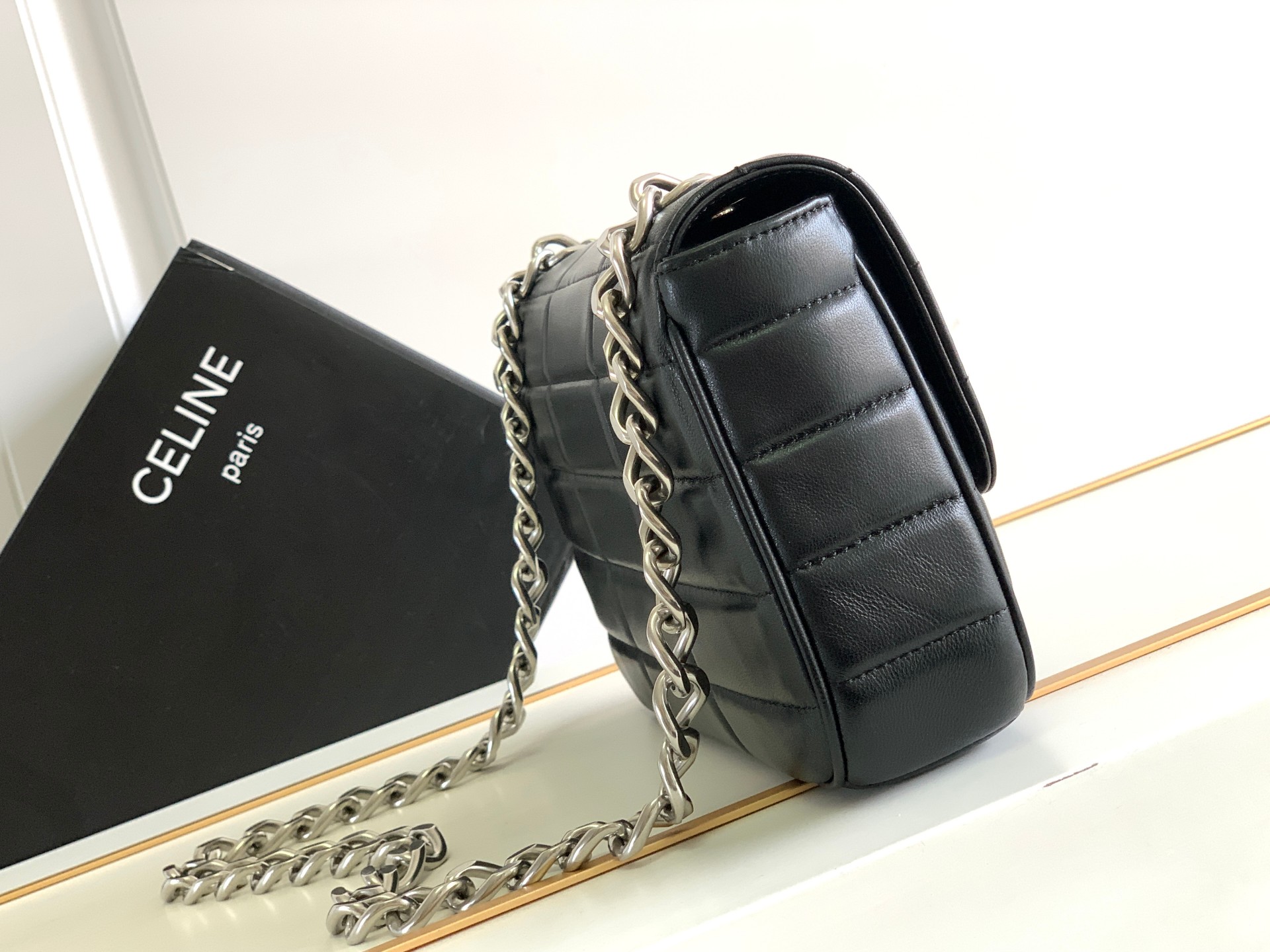Ce**e chain shoulder bag matelasse monochrome