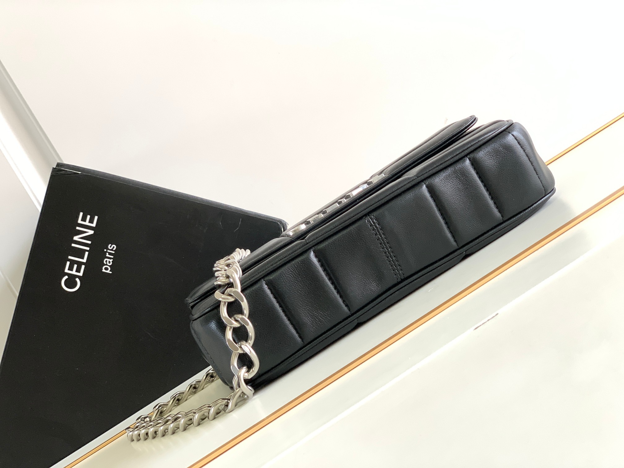 Ce**e chain shoulder bag matelasse monochrome