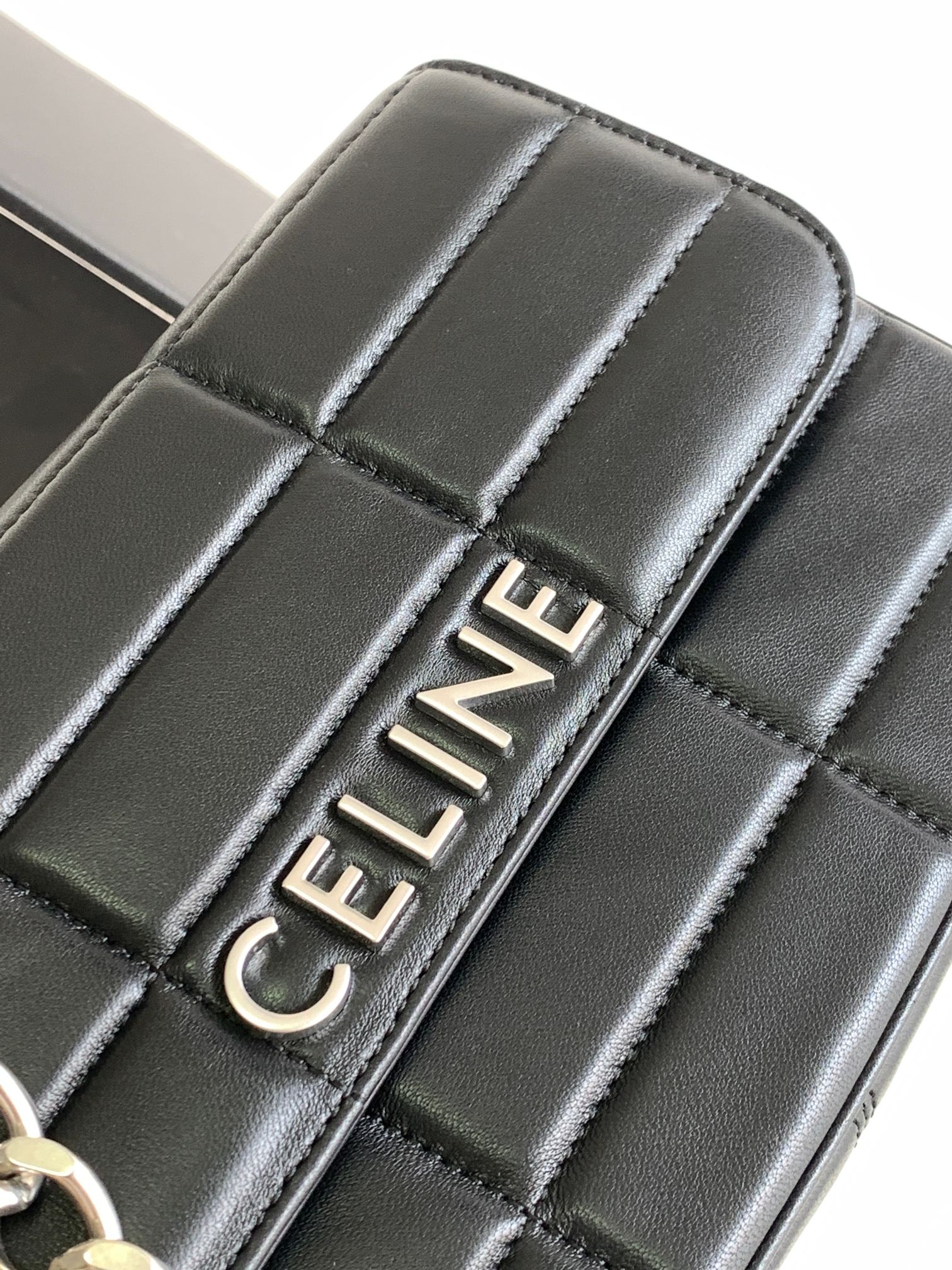 Ce**e chain shoulder bag matelasse monochrome