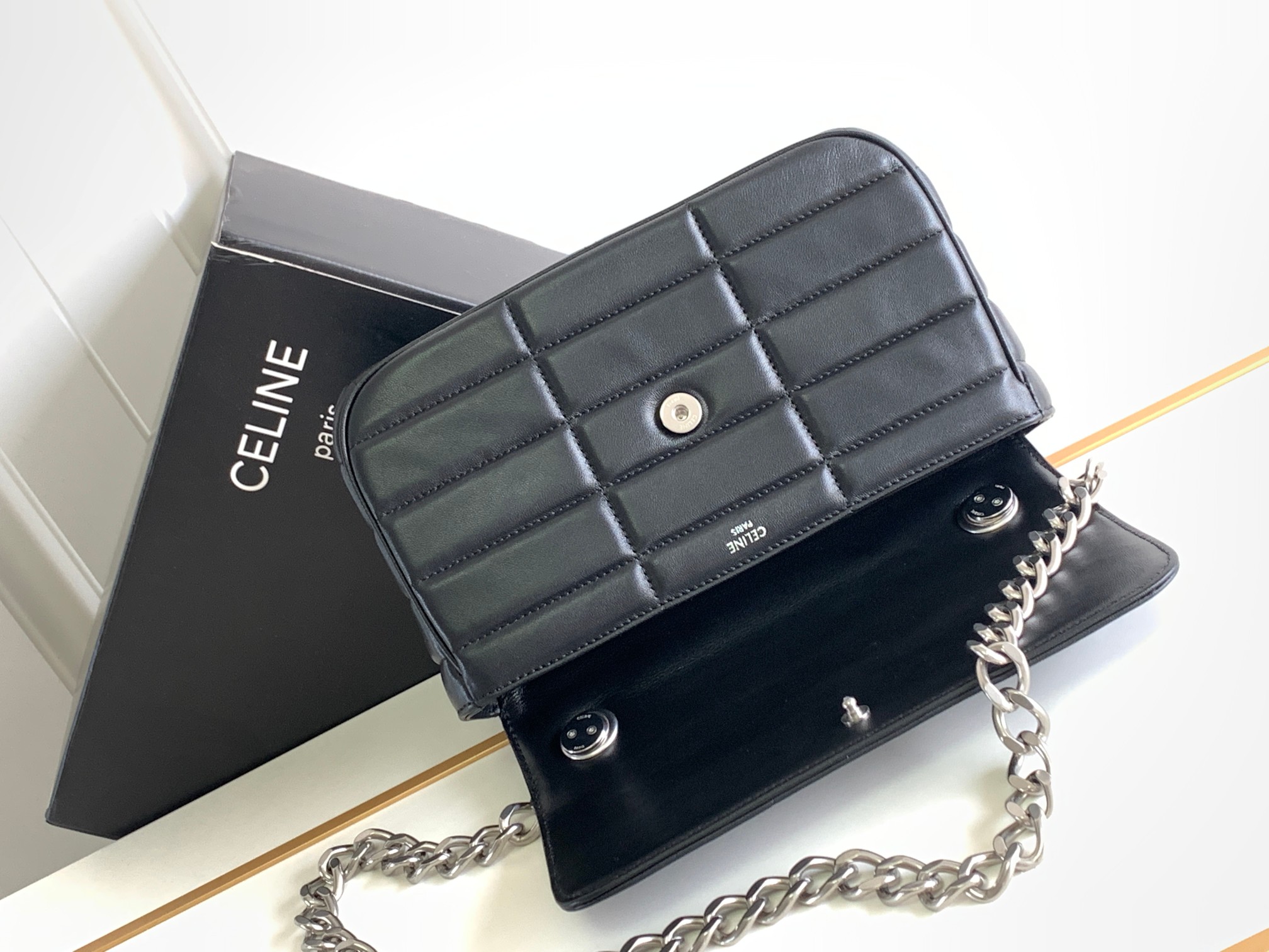 Ce**e chain shoulder bag matelasse monochrome