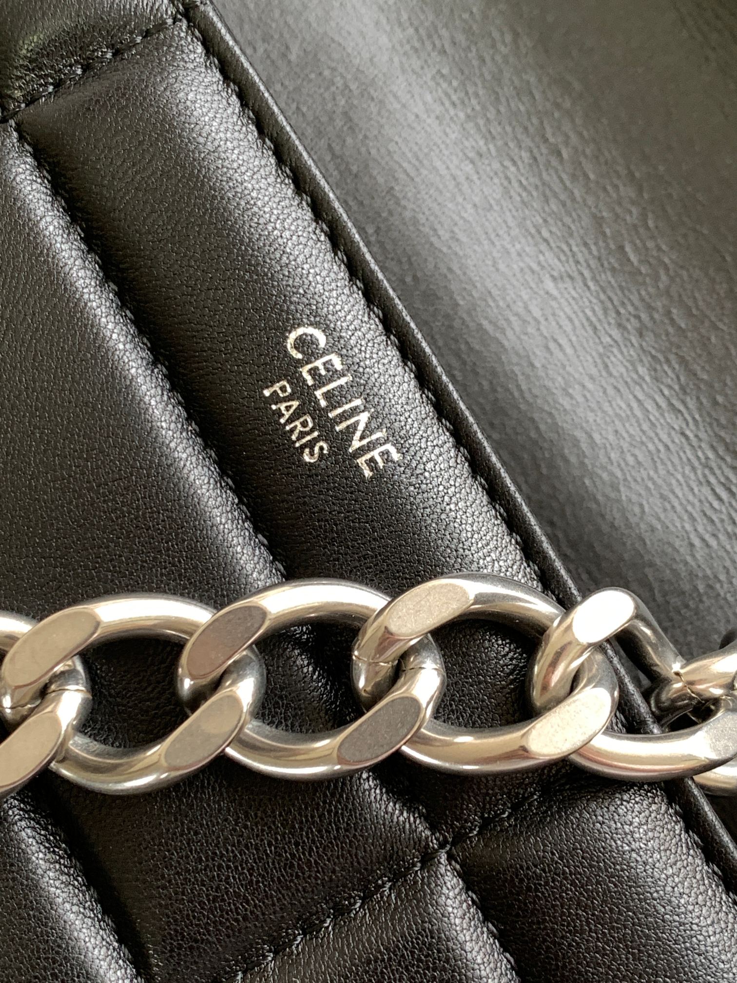 Ce**e chain shoulder bag matelasse monochrome