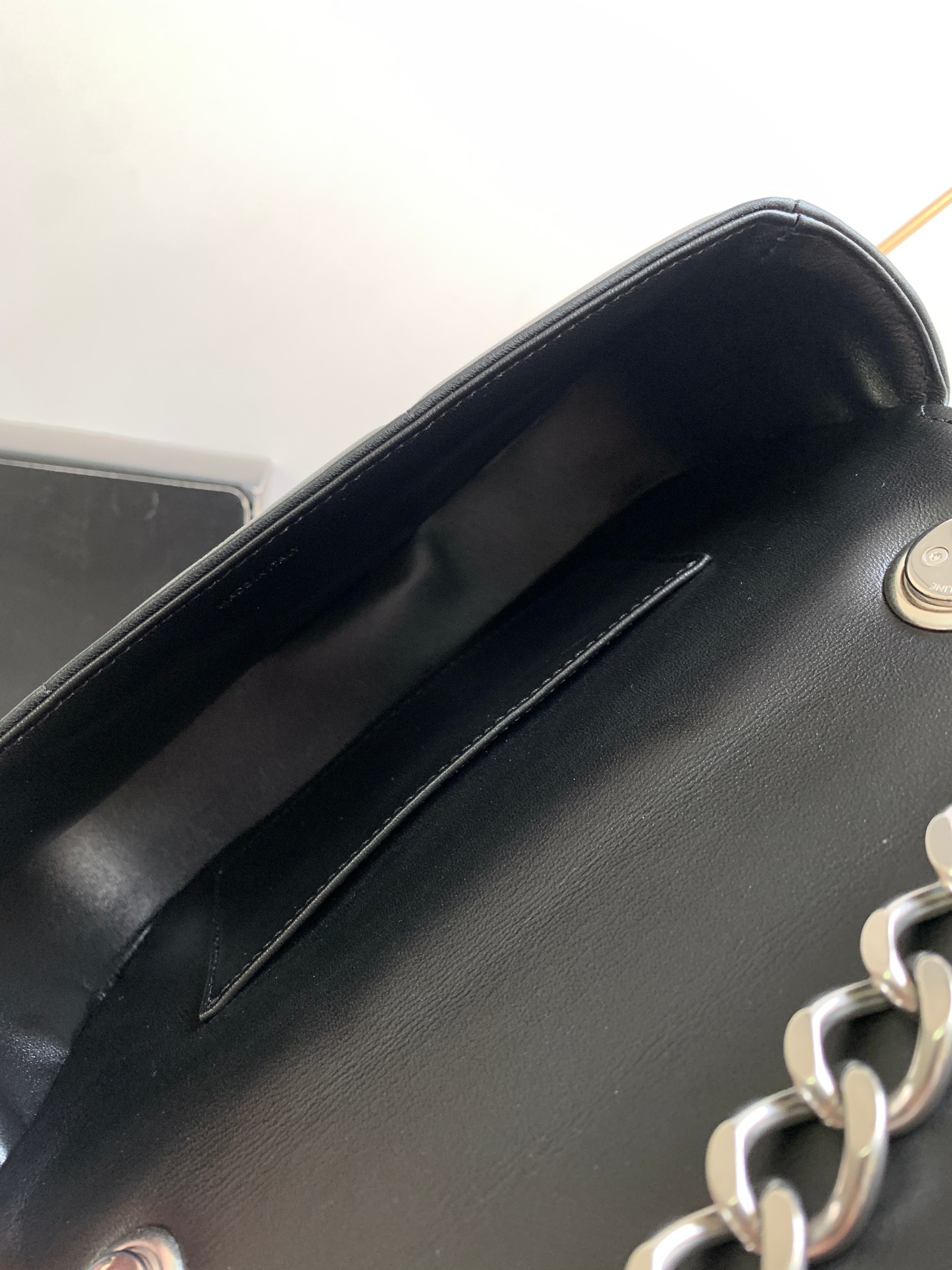 Ce**e chain shoulder bag matelasse monochrome