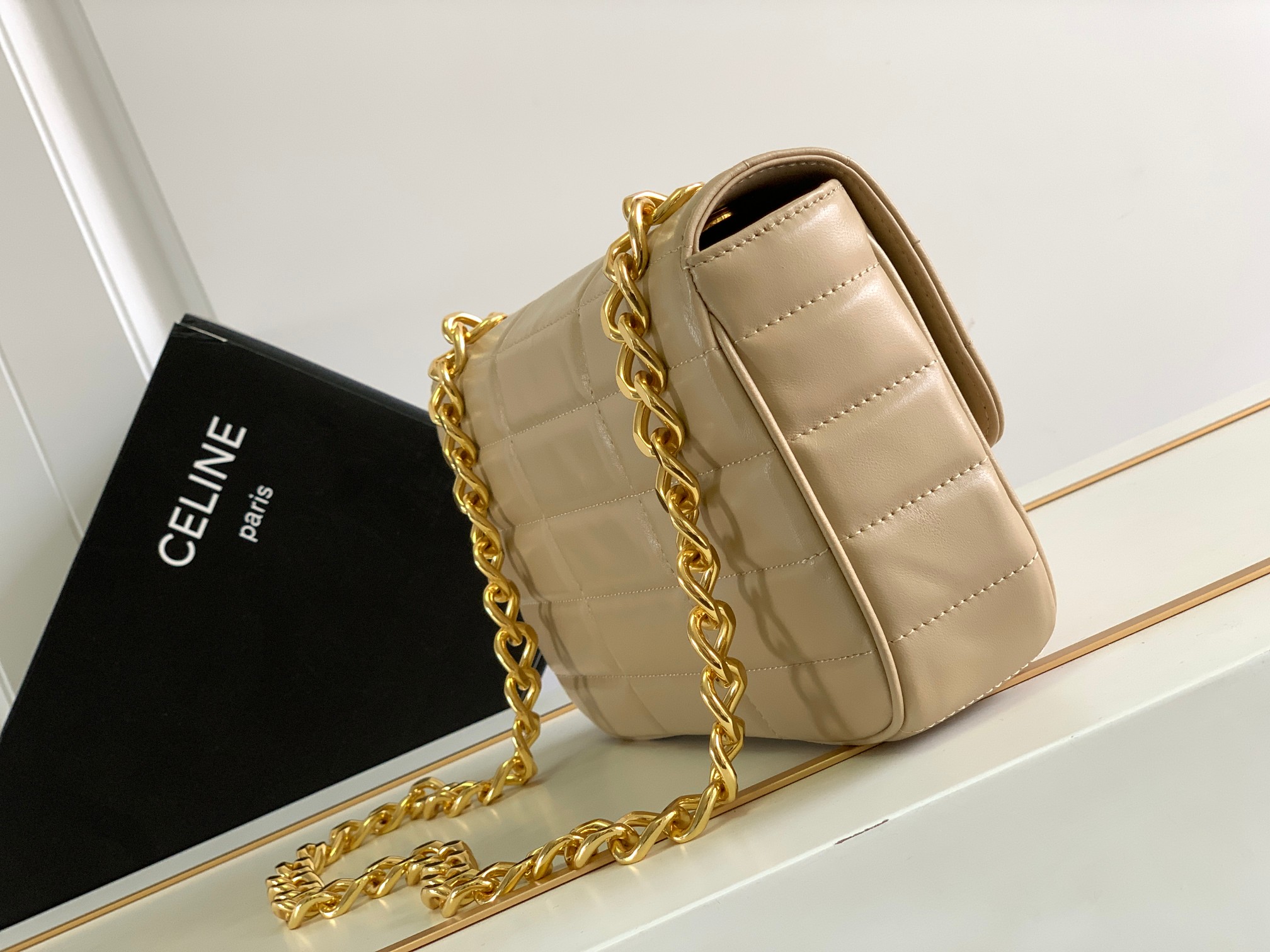Ce**e chain shoulder bag matelasse monochrome