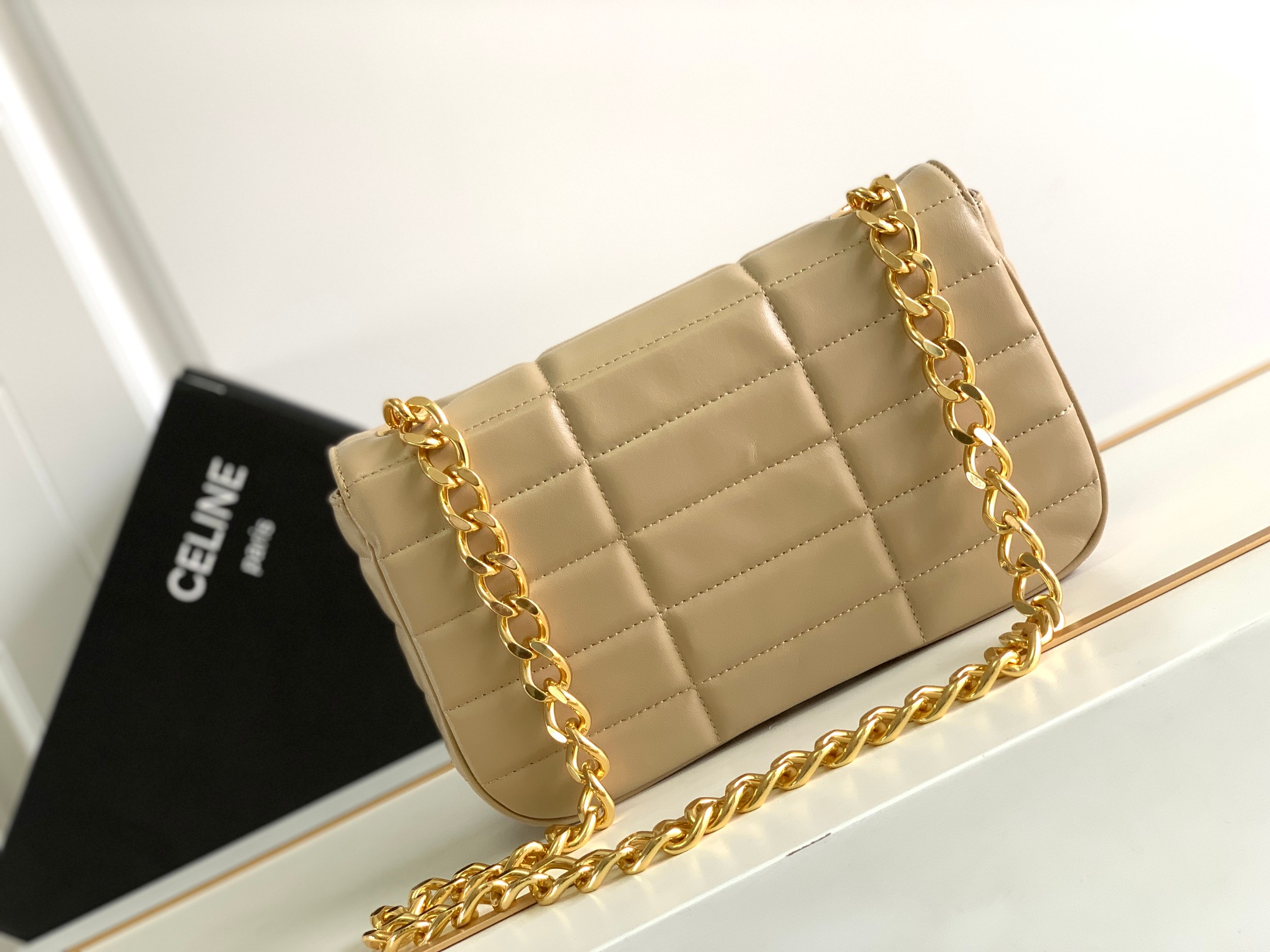 Ce**e chain shoulder bag matelasse monochrome