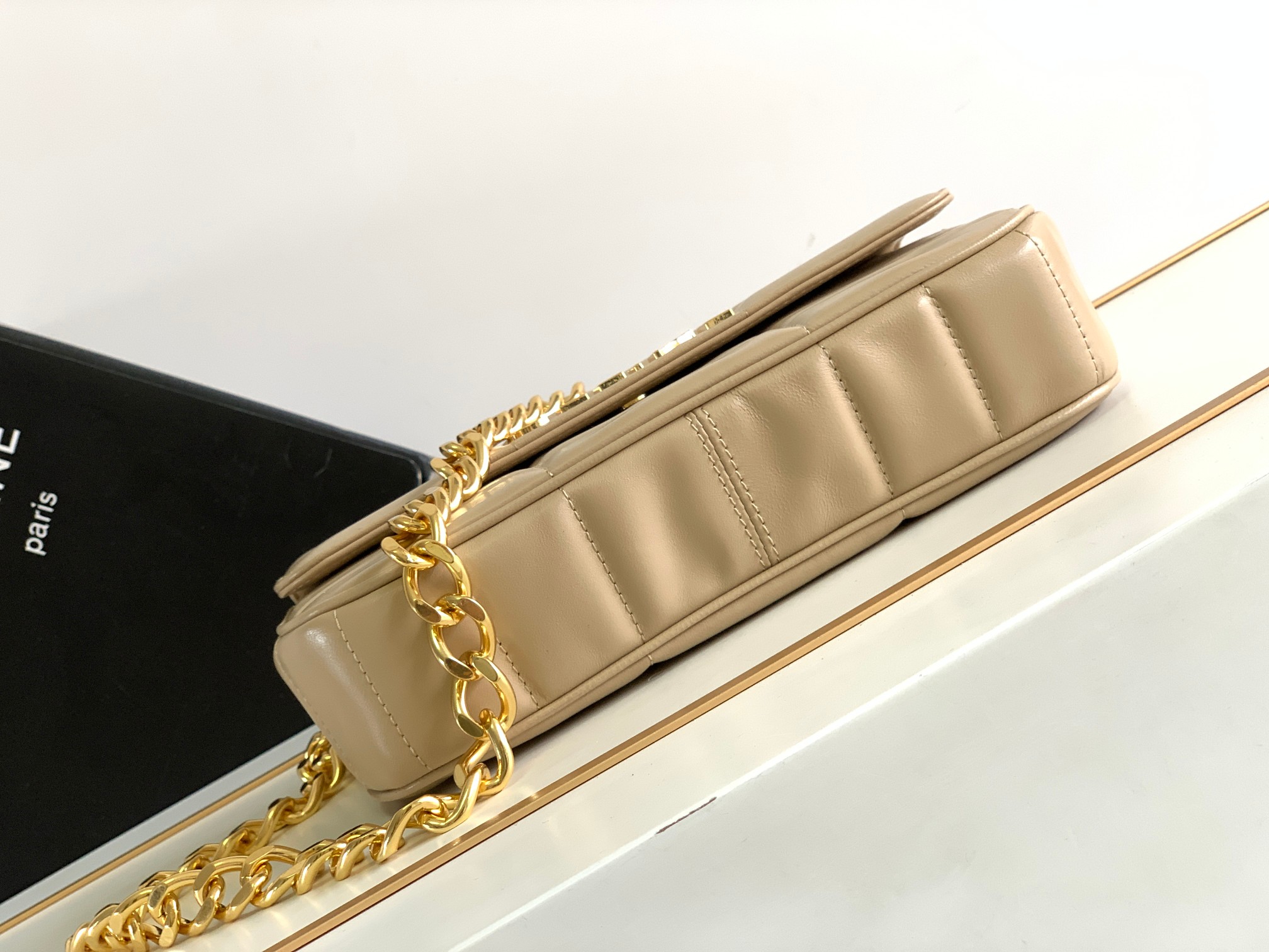 Ce**e chain shoulder bag matelasse monochrome