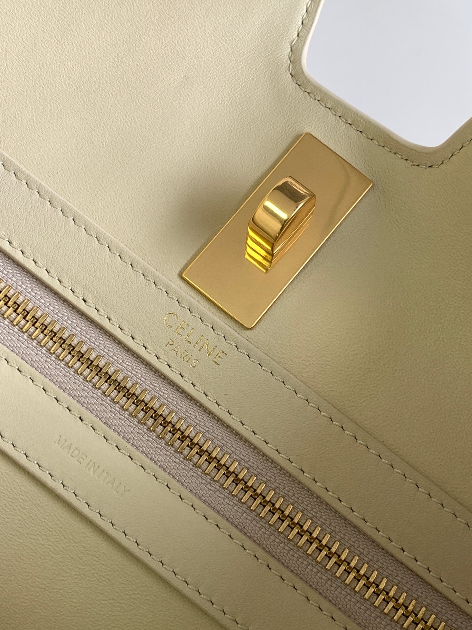Ce**e cabas 16 in smooth calfskin limestone