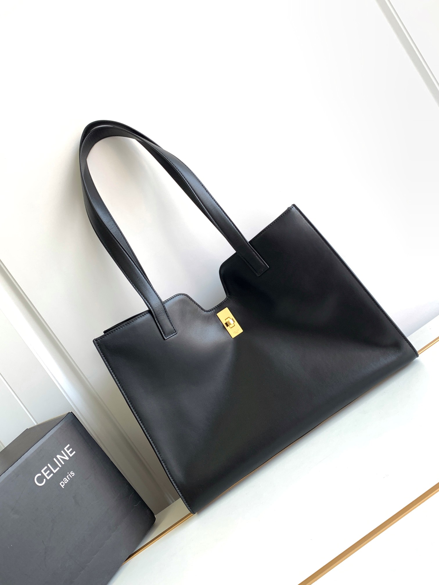 Ce**e cabas 16 in smooth calfskin limestone