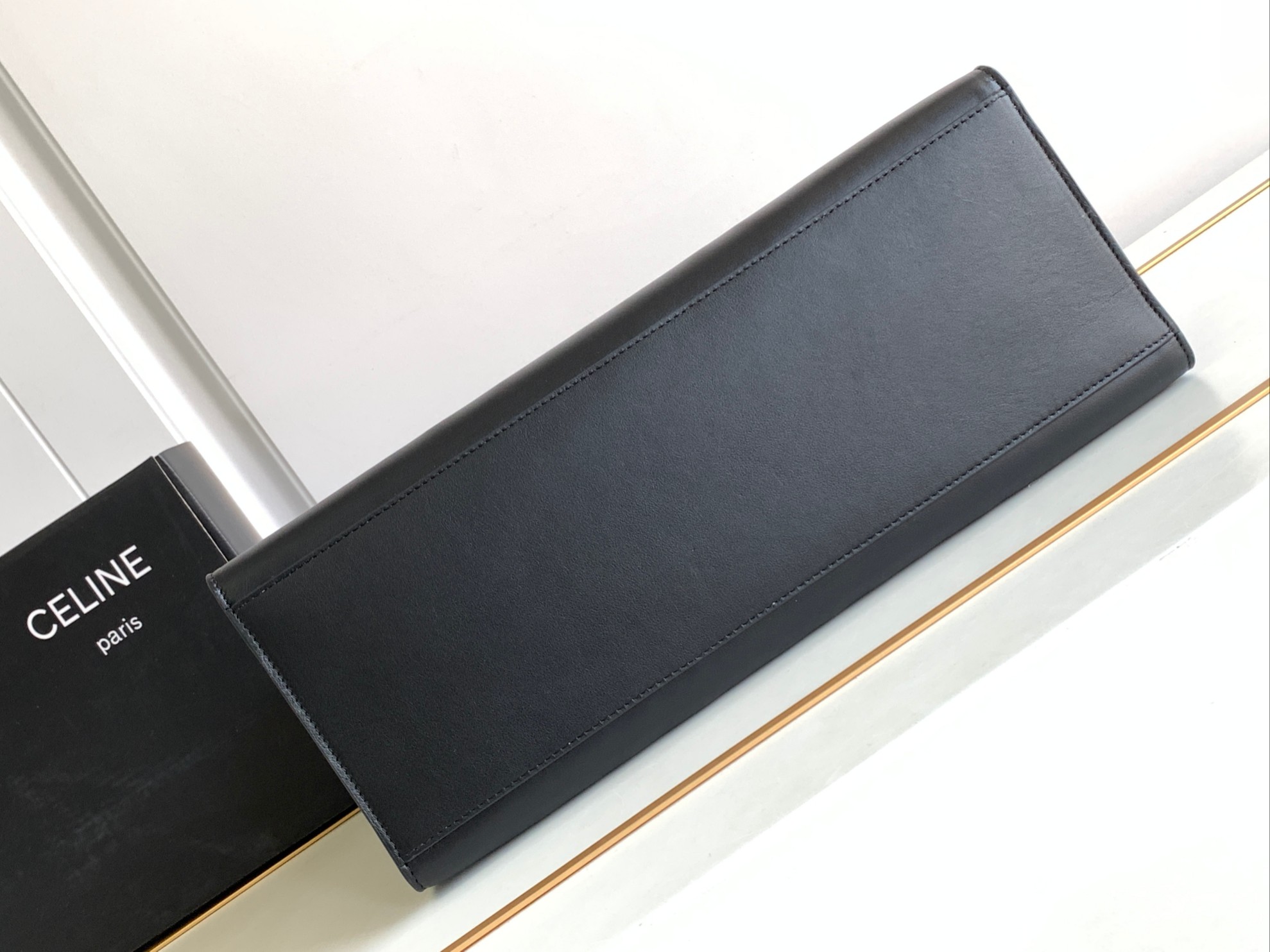 Ce**e cabas 16 in smooth calfskin limestone