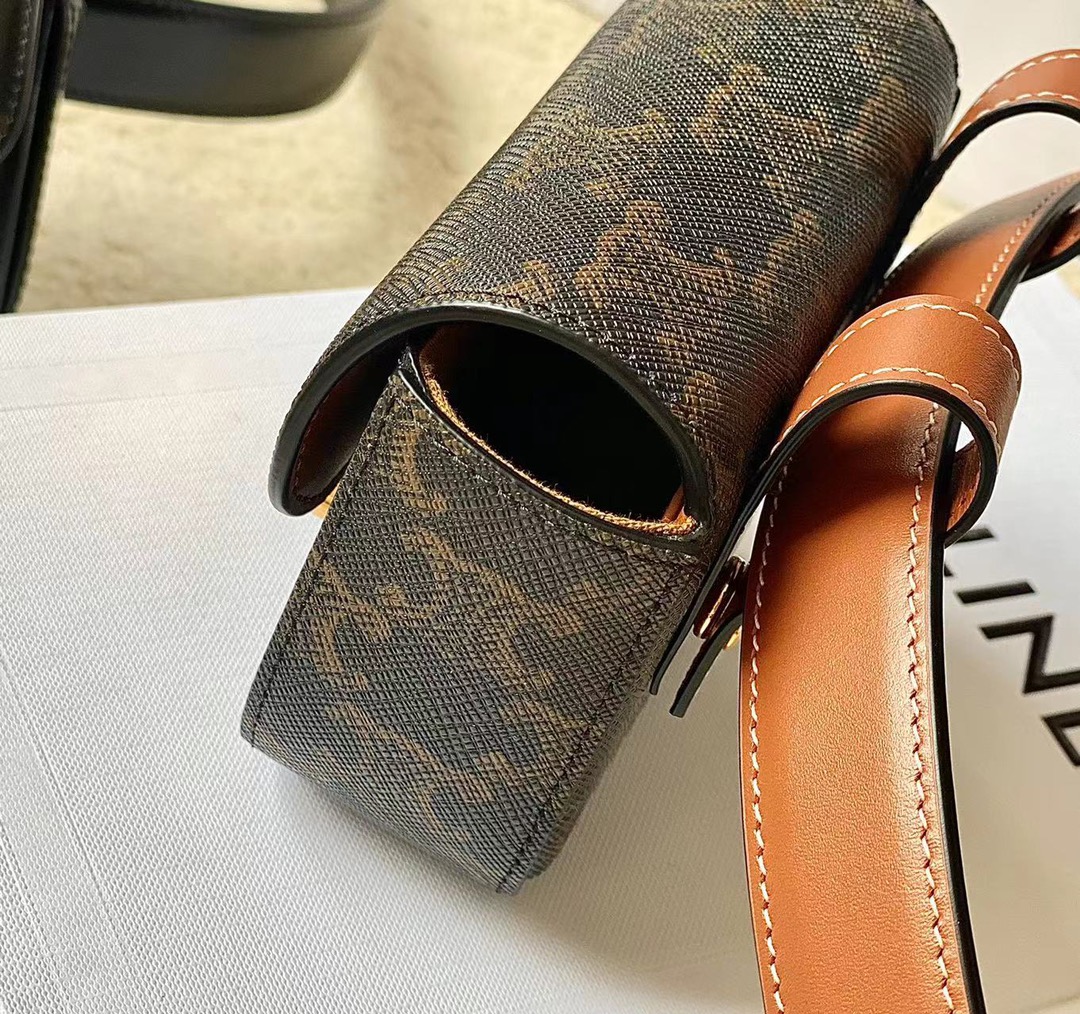 Ce**e belt bag triomphe belt in triomphe canvas and calfskin