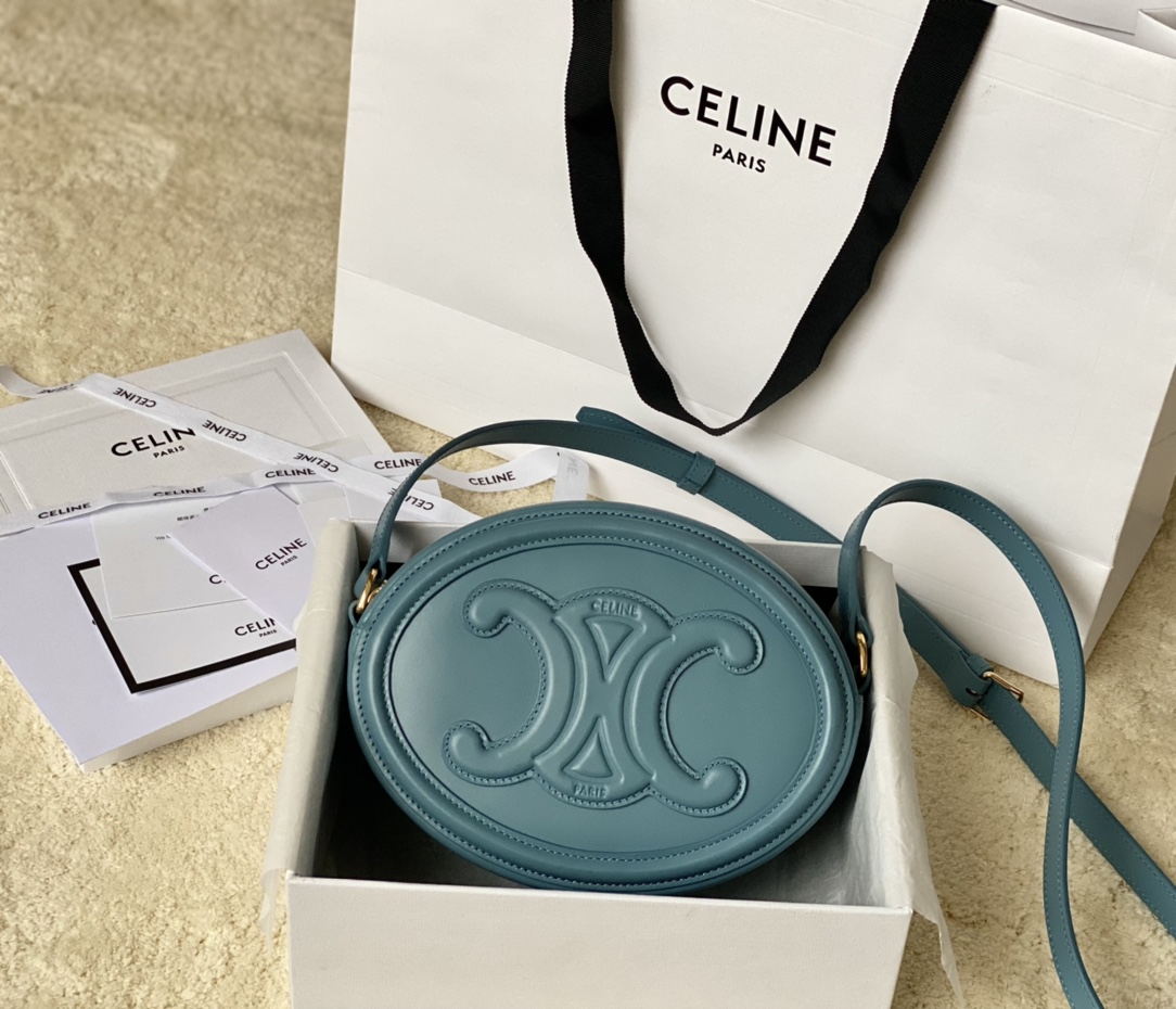 Ce**e oval bag cuir triomphe