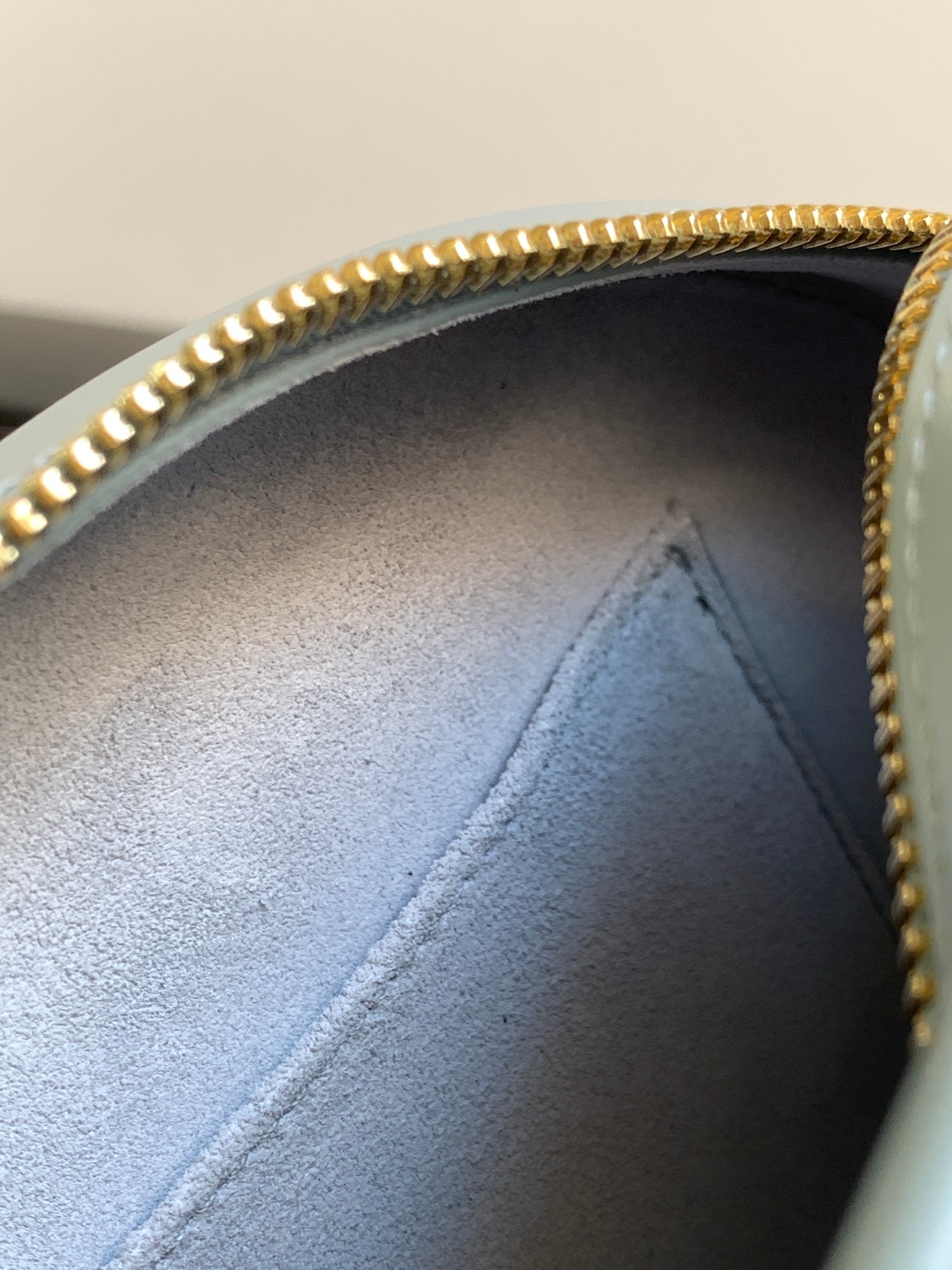 Ce**e oval bag cuir triomphe