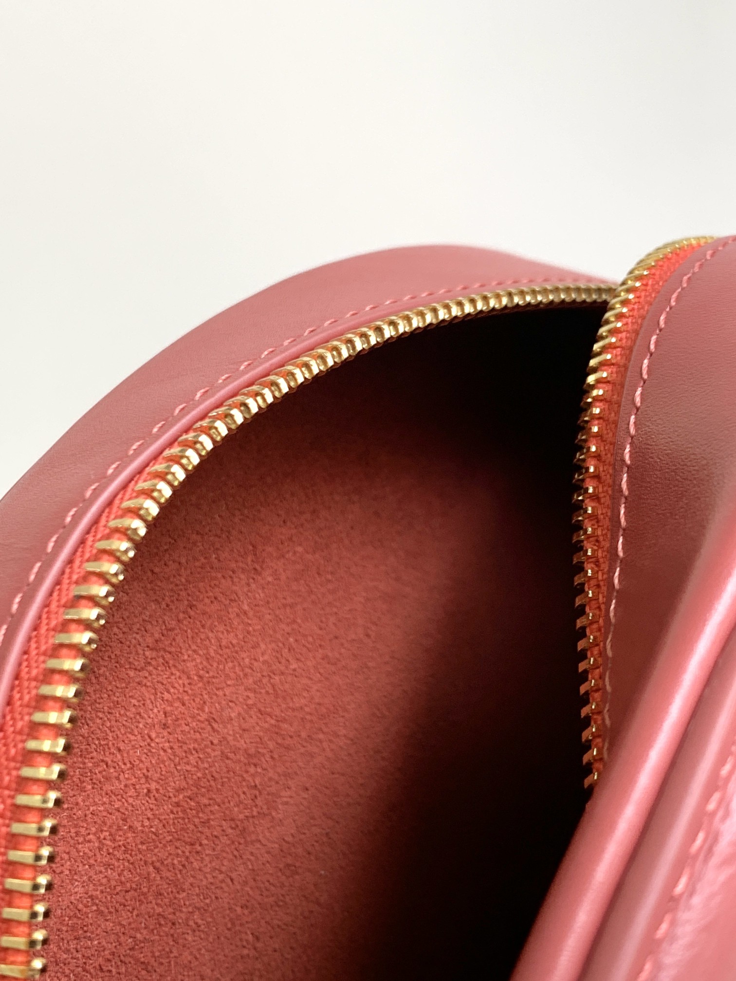 Ce**e oval bag cuir triomphe