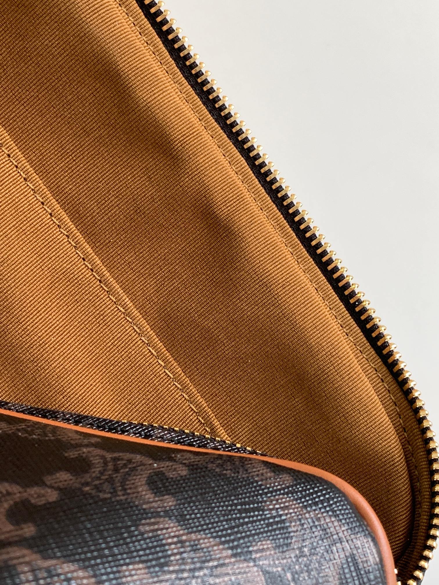 Ce**e multi bag in triomphe