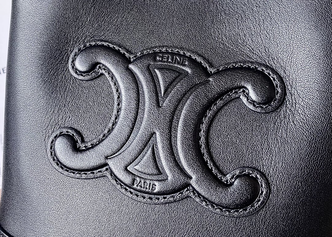 Ce**e mini bucket cuir triomphe