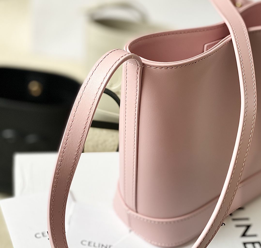 Ce**e mini bucket cuir triomphe