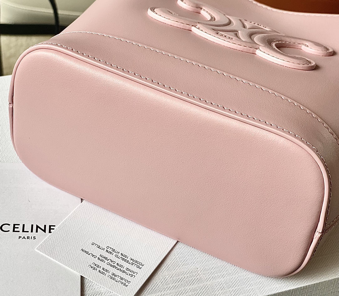 Ce**e mini bucket cuir triomphe