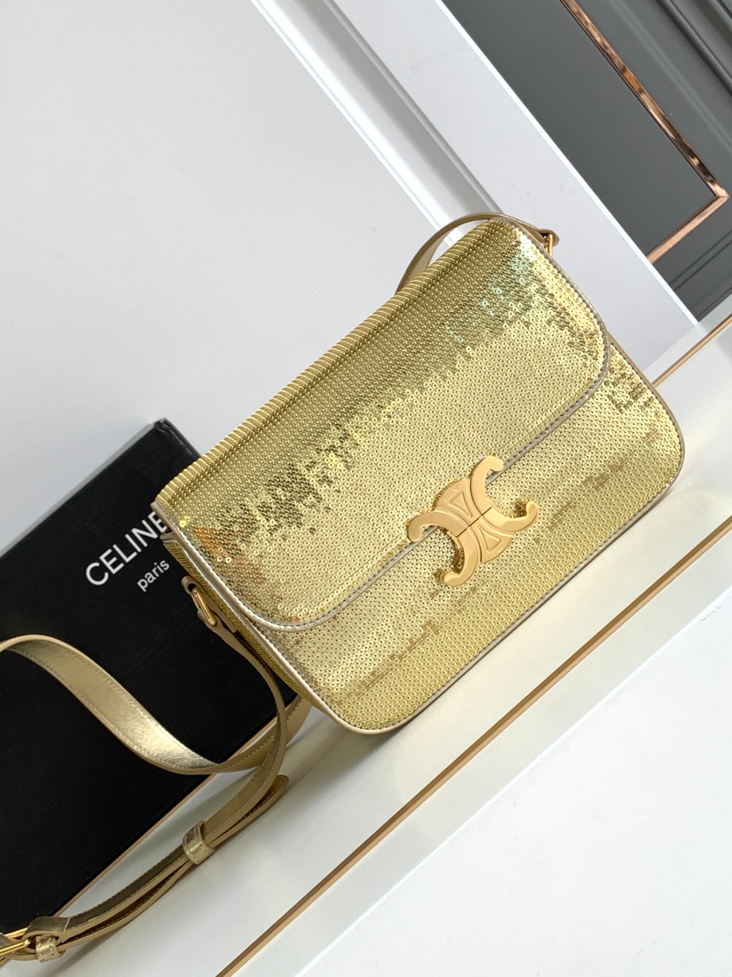 Ce**e classique triomphe bag