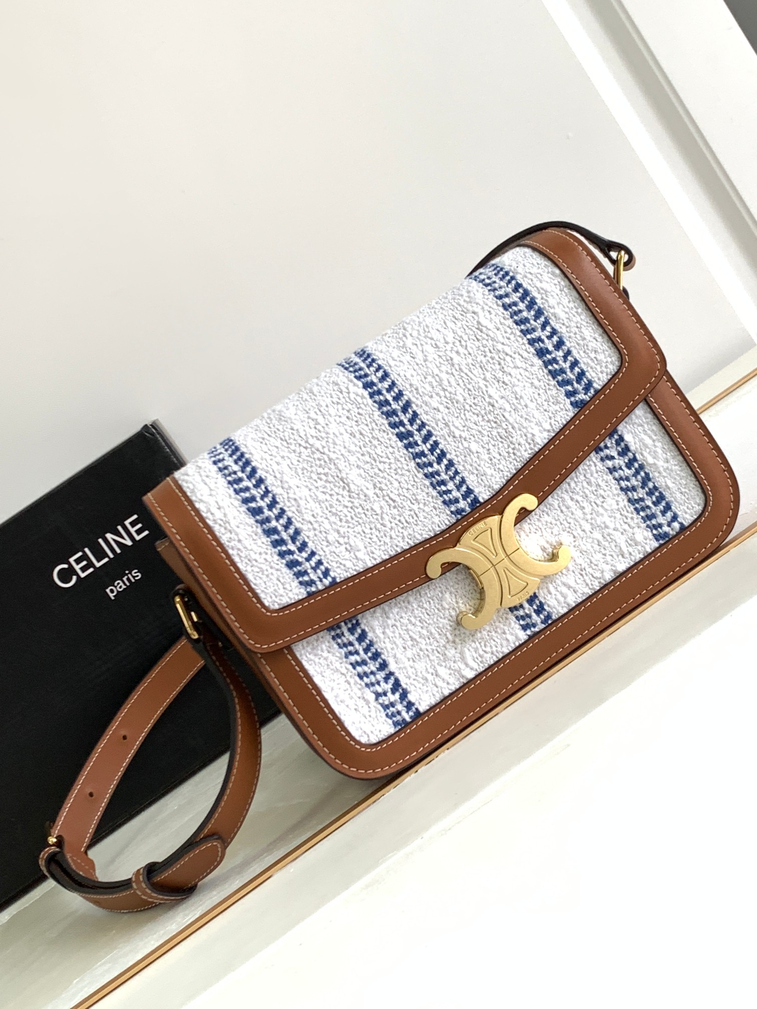Ce**e classique triomphe bag