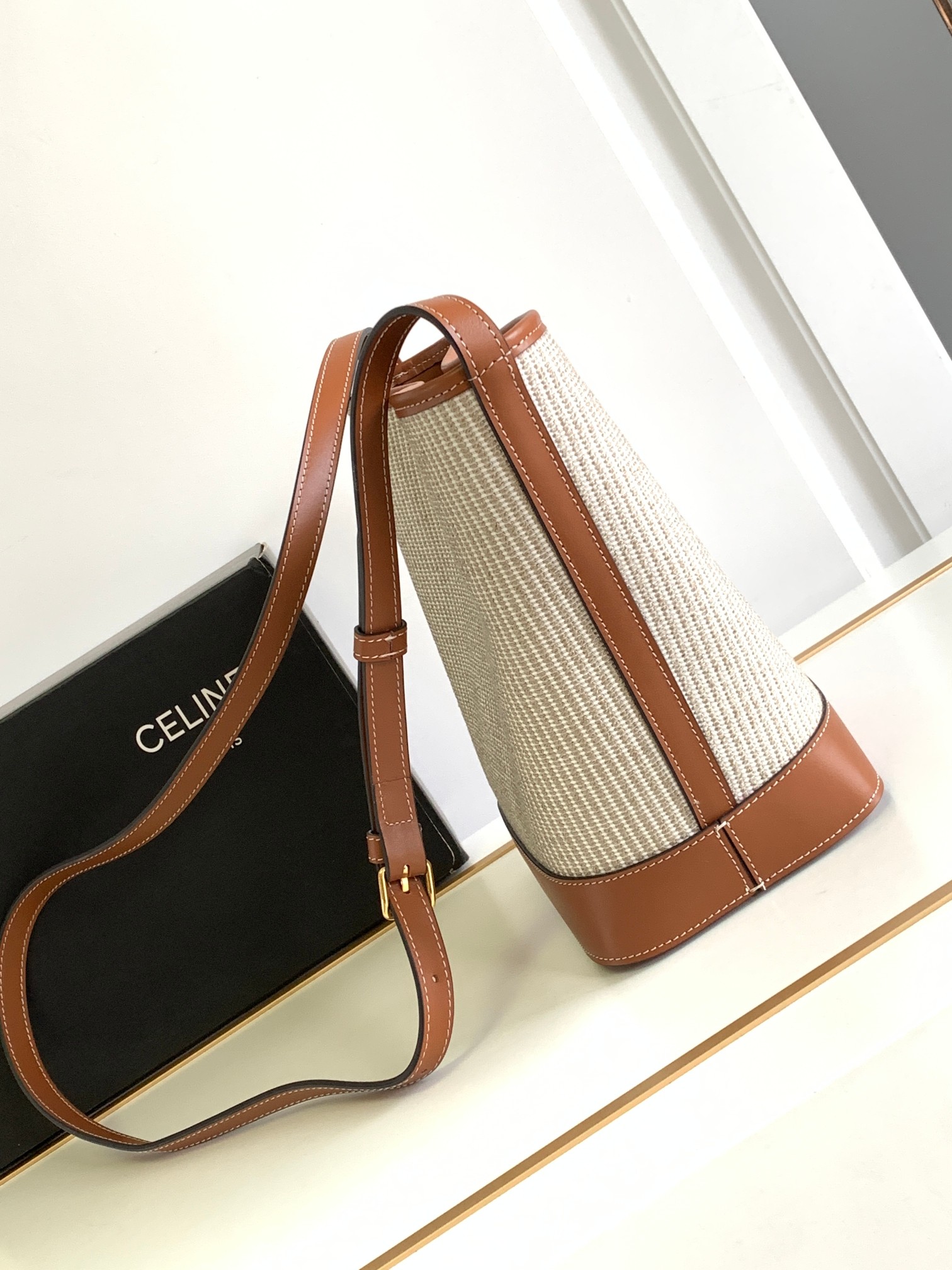 Ce**e small bucket cuir triomphe