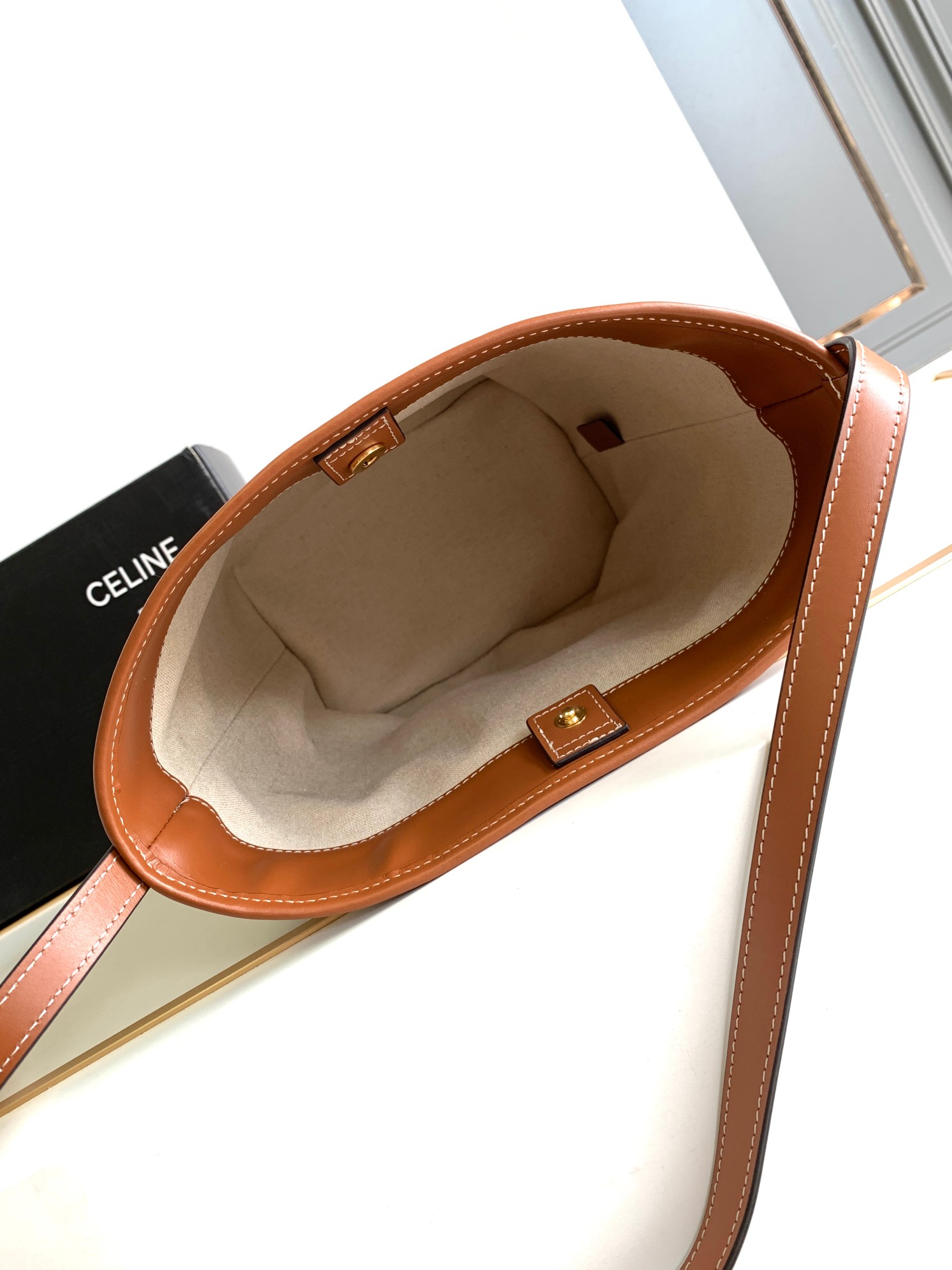 Ce**e small bucket cuir triomphe