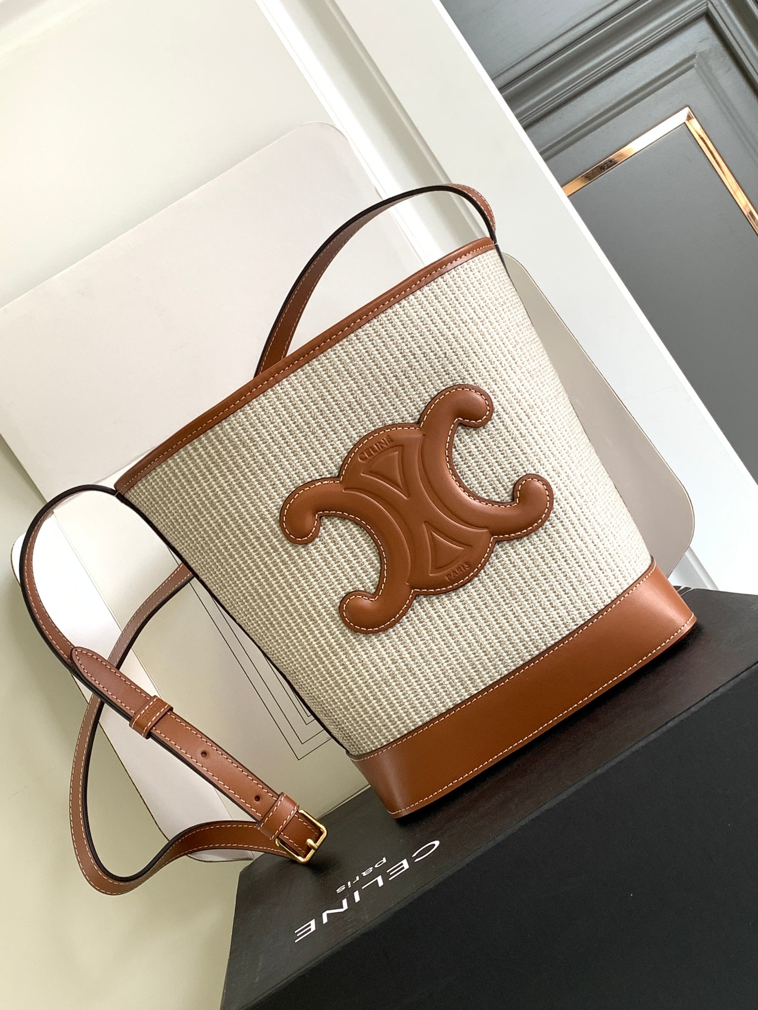 Ce**e small bucket cuir triomphe