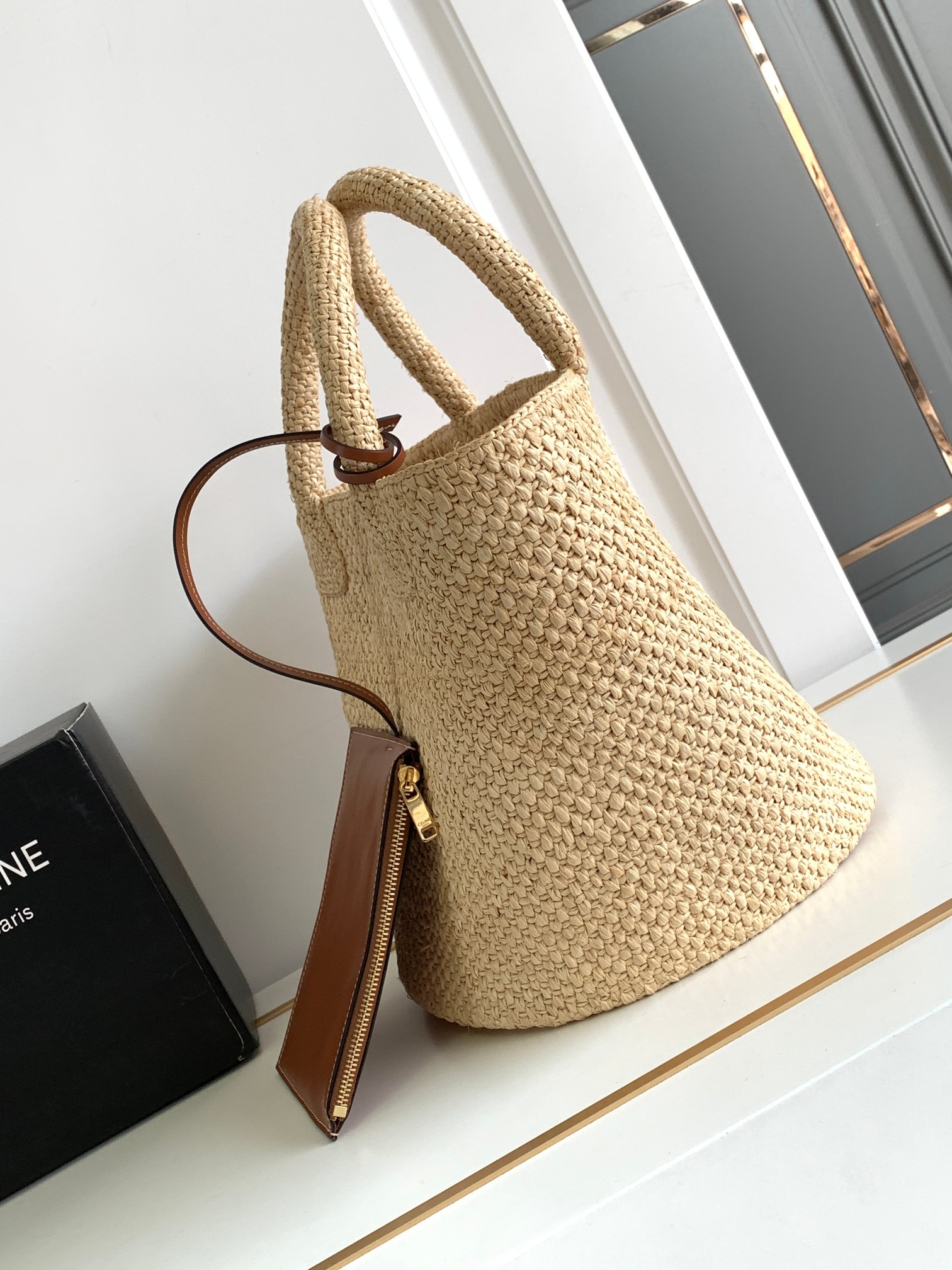 ce**e S*pple small triomphe ce**e classic panier in raffia and calfskin