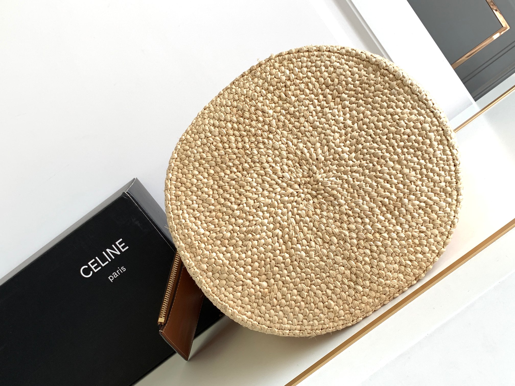 ce**e S*pple small triomphe ce**e classic panier in raffia and calfskin