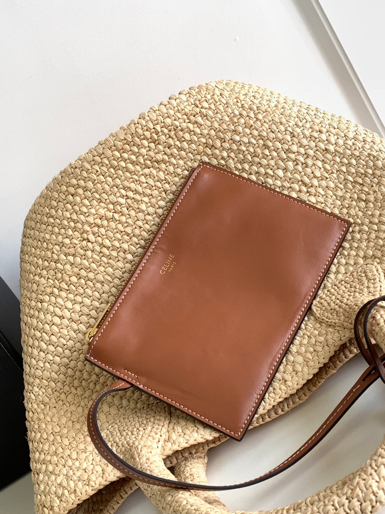 ce**e S*pple small triomphe ce**e classic panier in raffia and calfskin