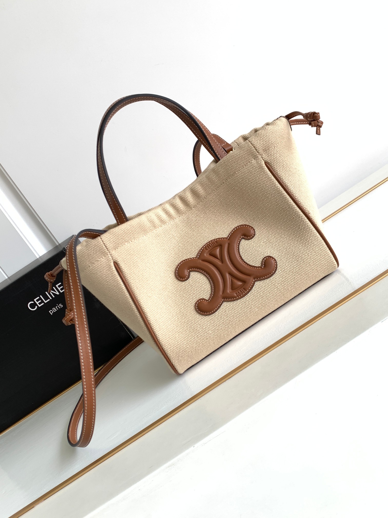 Ce**e small cabas drawstring cuir triomphe