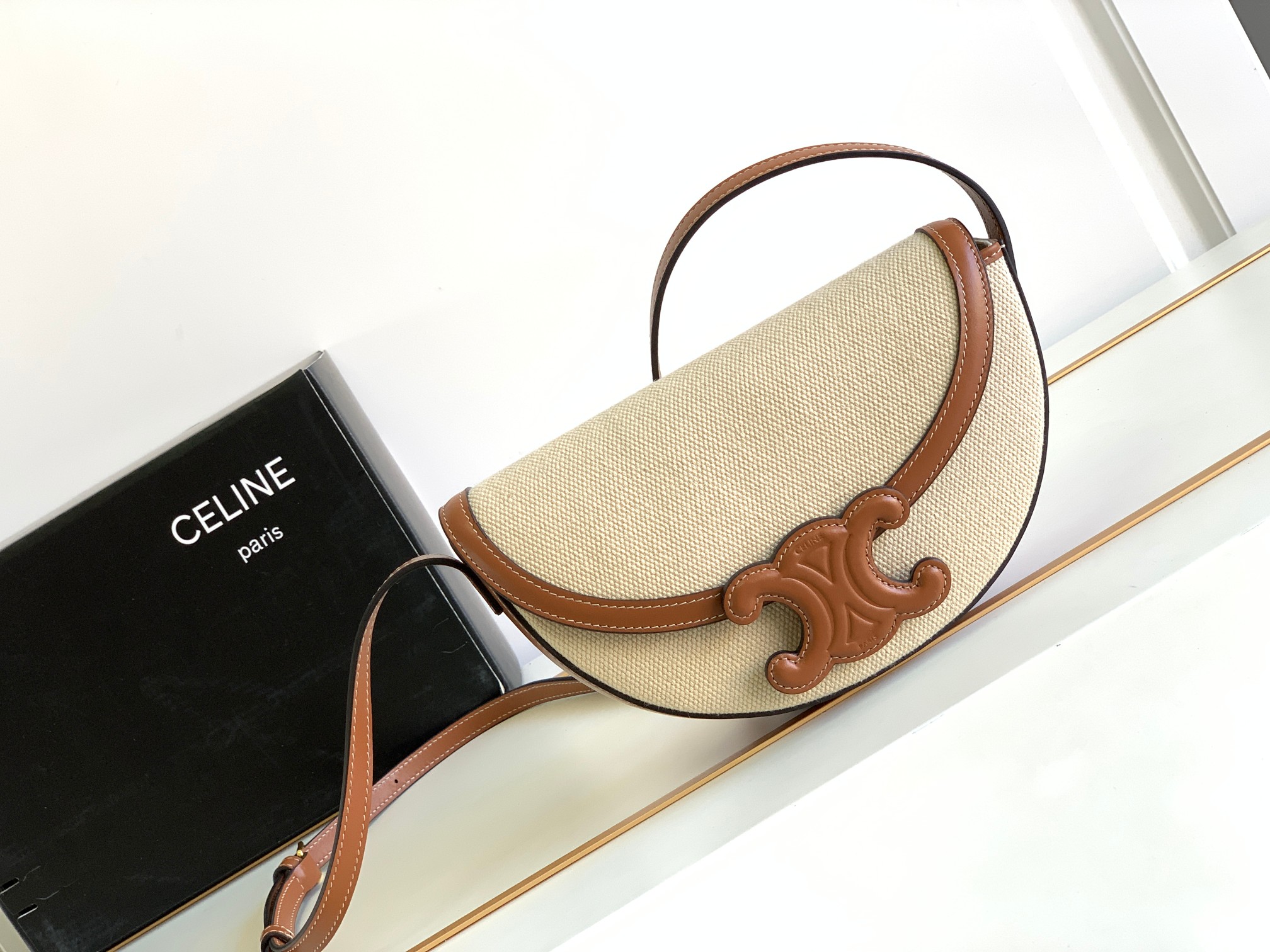 Ce**e besace cuir triomphe