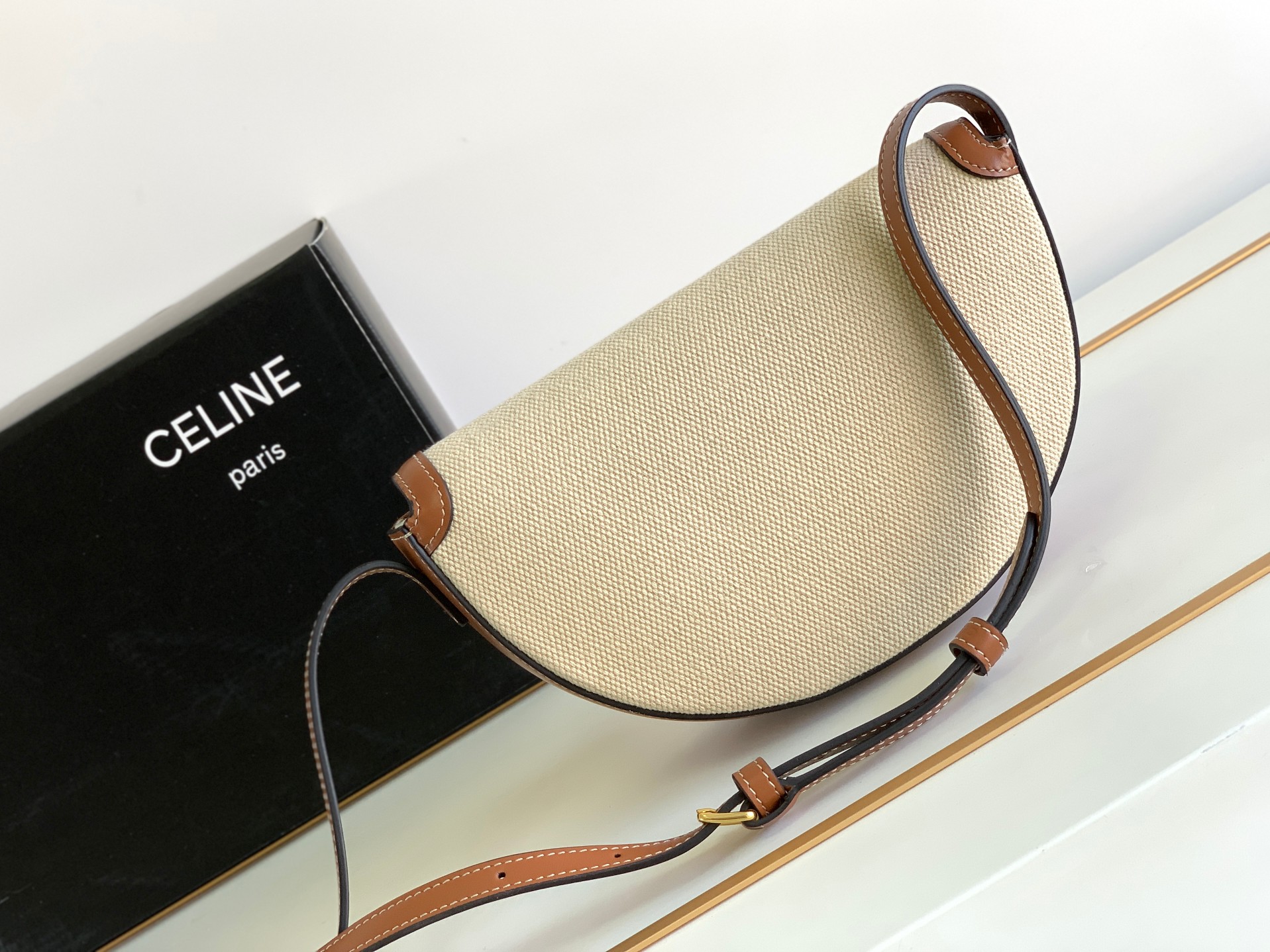 Ce**e besace cuir triomphe