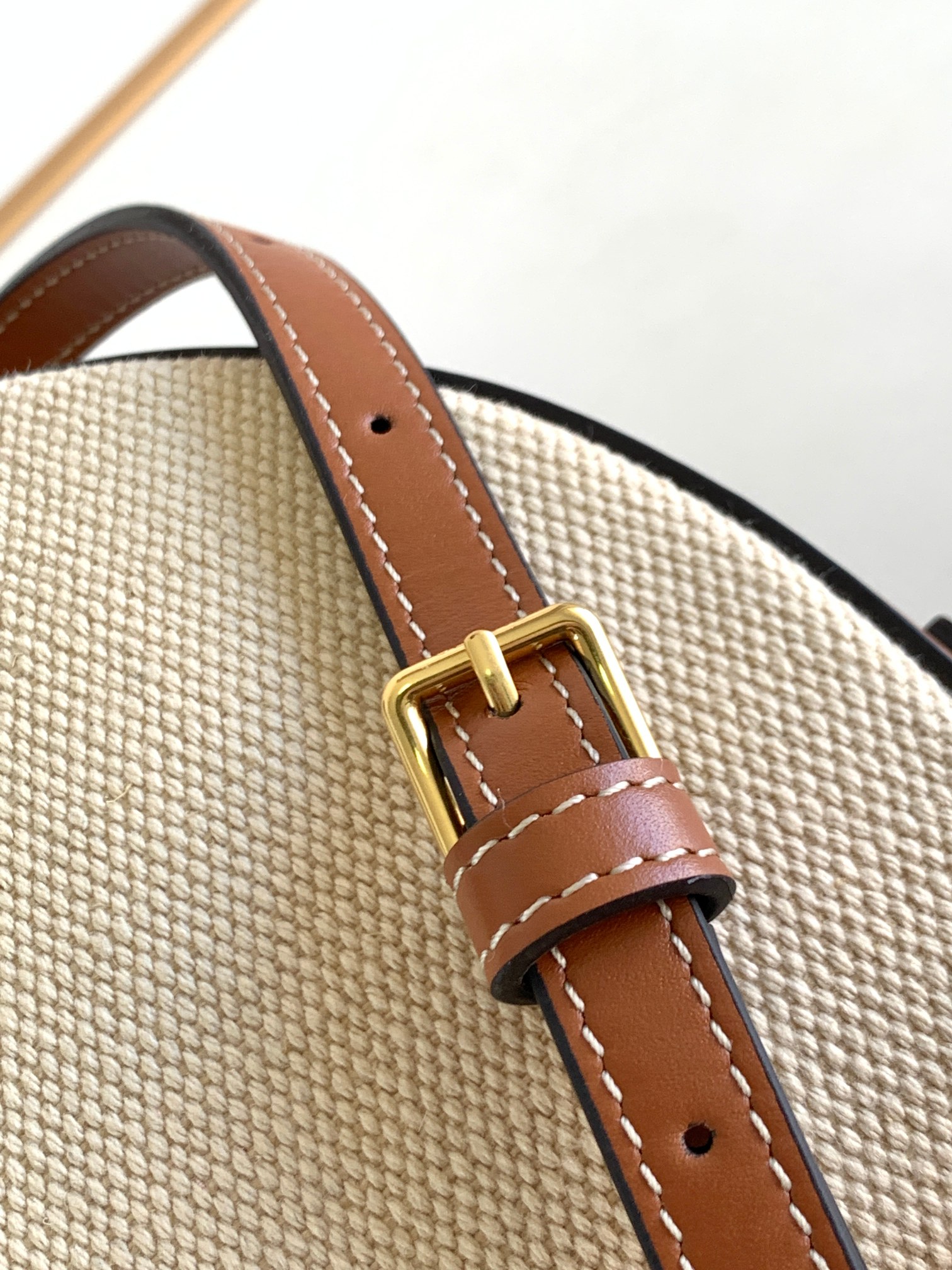 Ce**e besace cuir triomphe