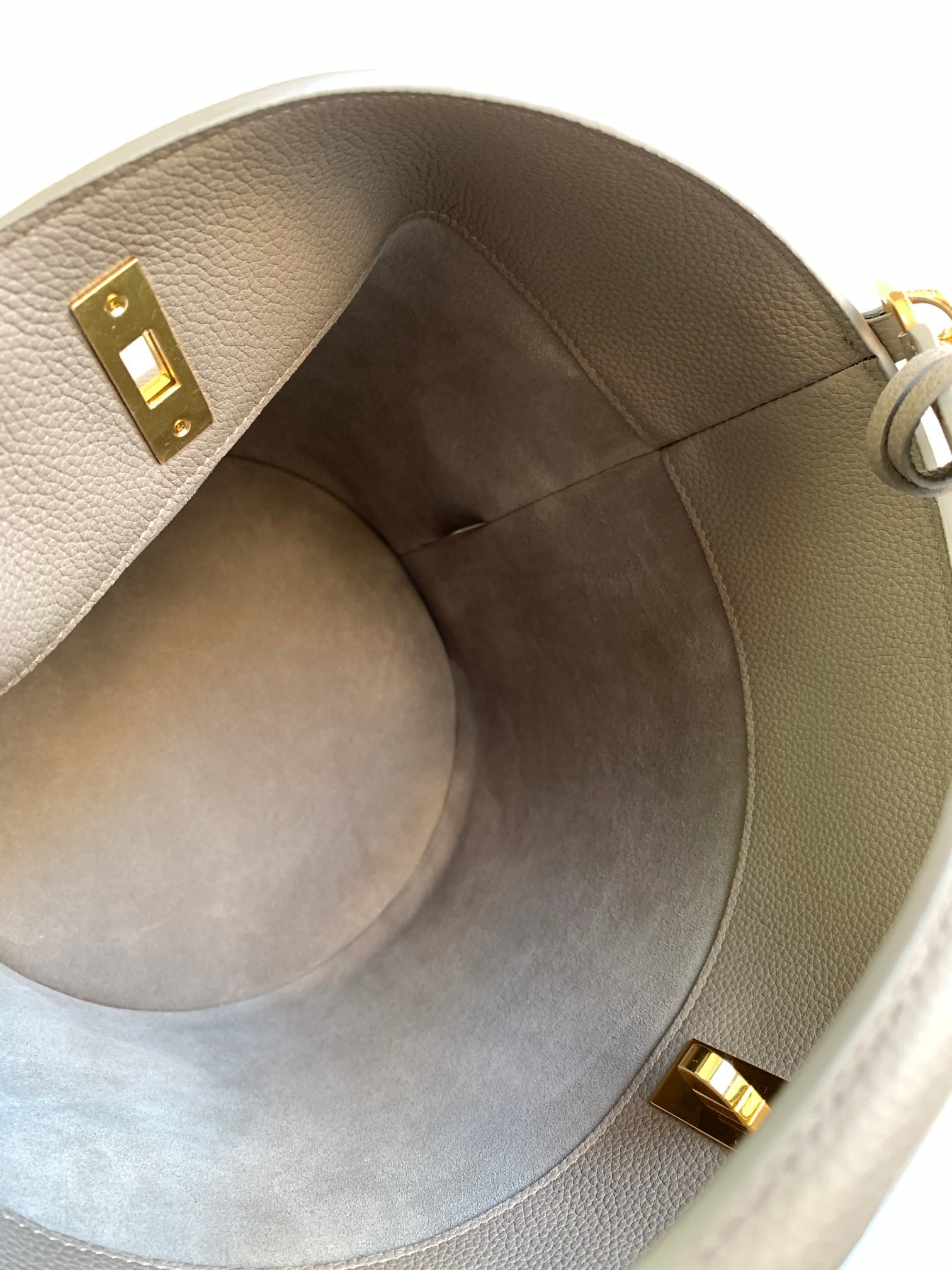 Ce**e bucket 16