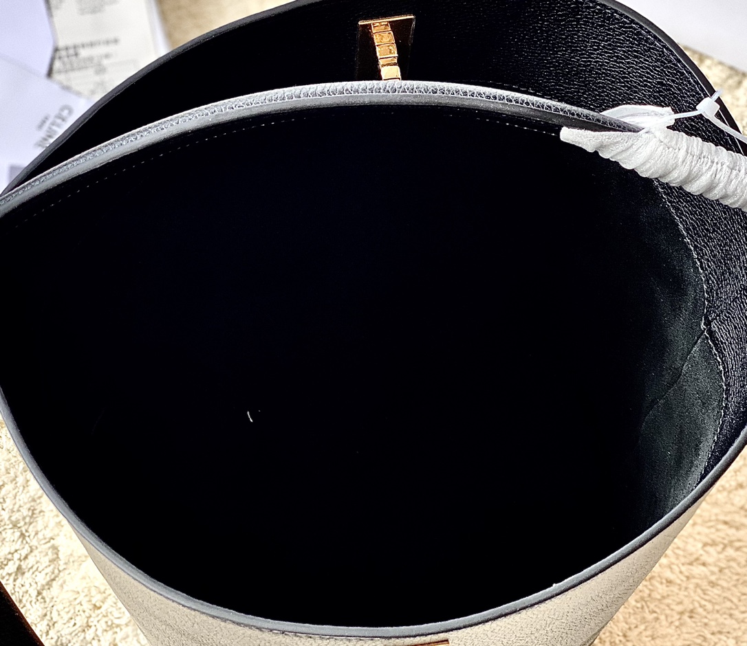 Ce**e bucket 16