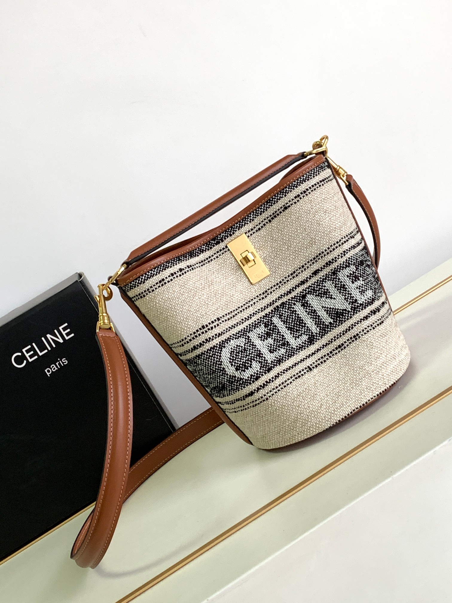 Ce**e mini bucket 16