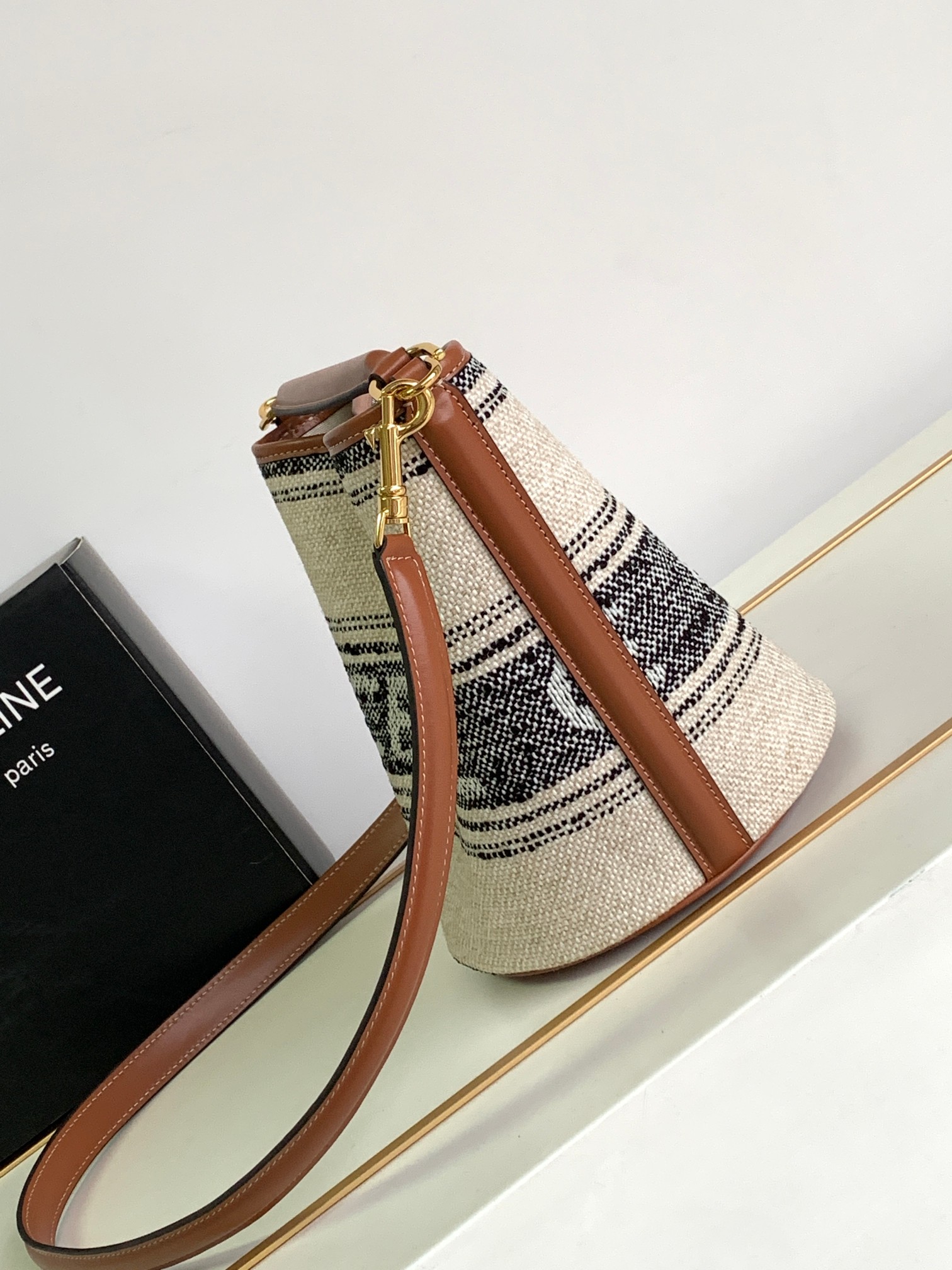 Ce**e mini bucket 16