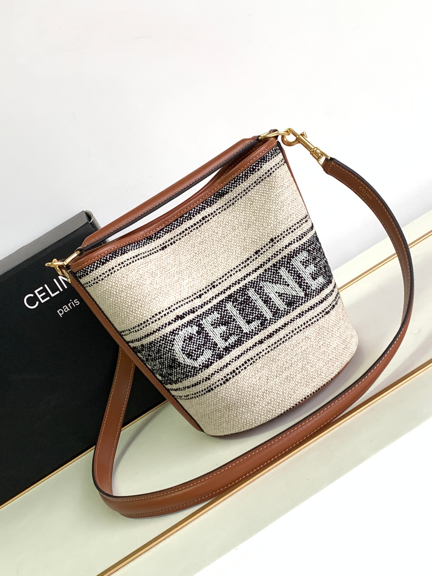 Ce**e mini bucket 16