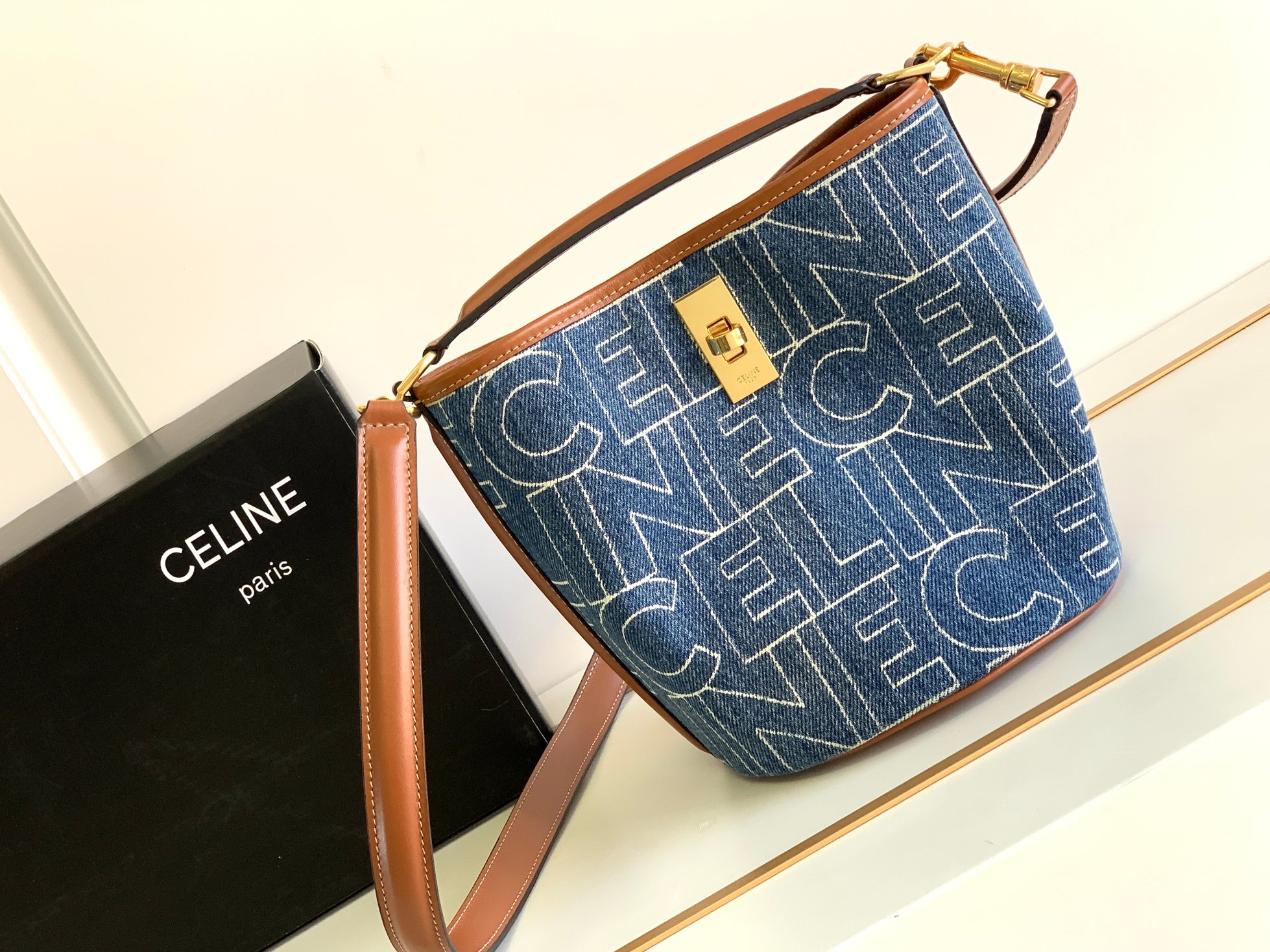 Ce**e mini bucket 16