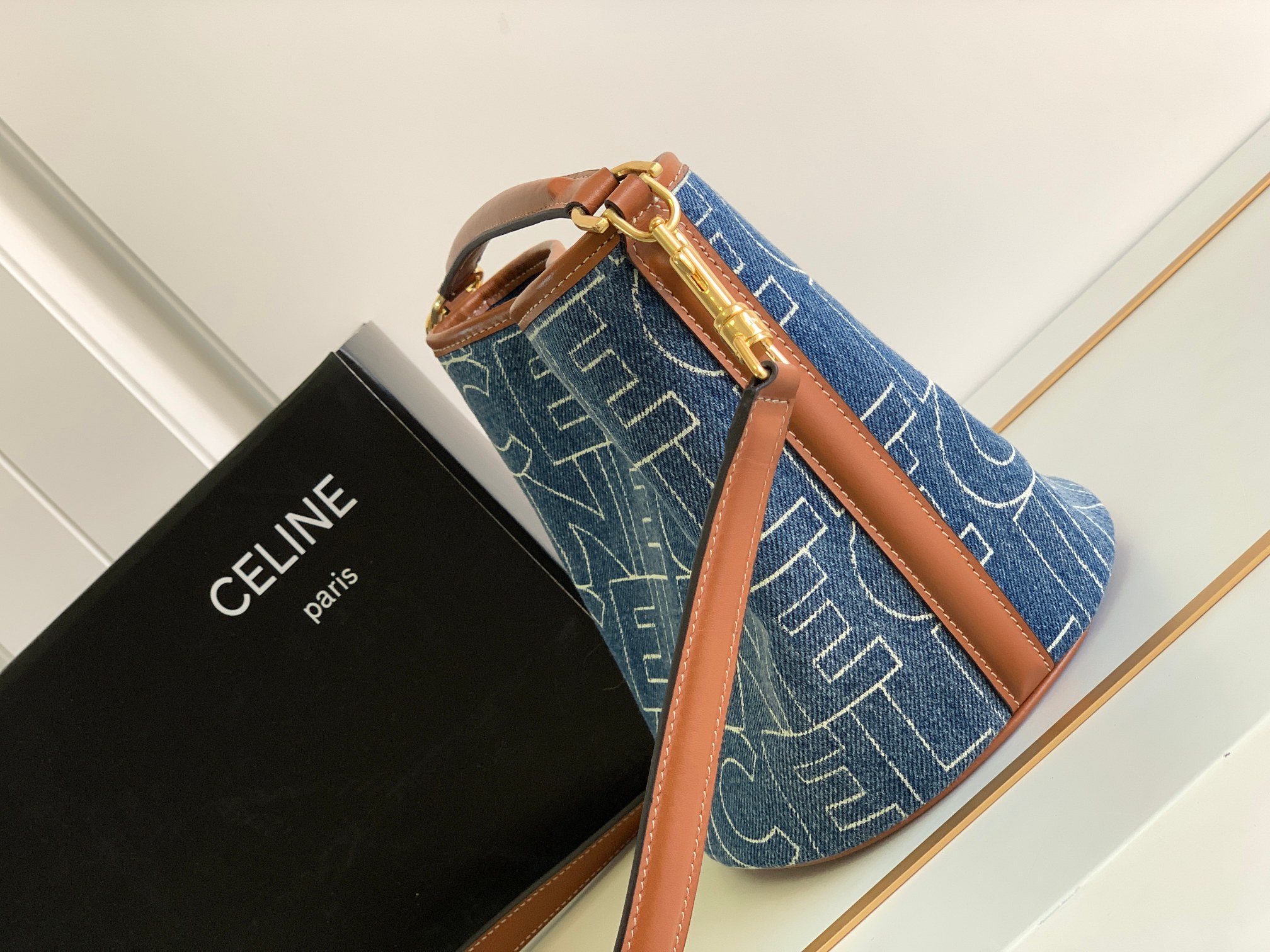 Ce**e mini bucket 16
