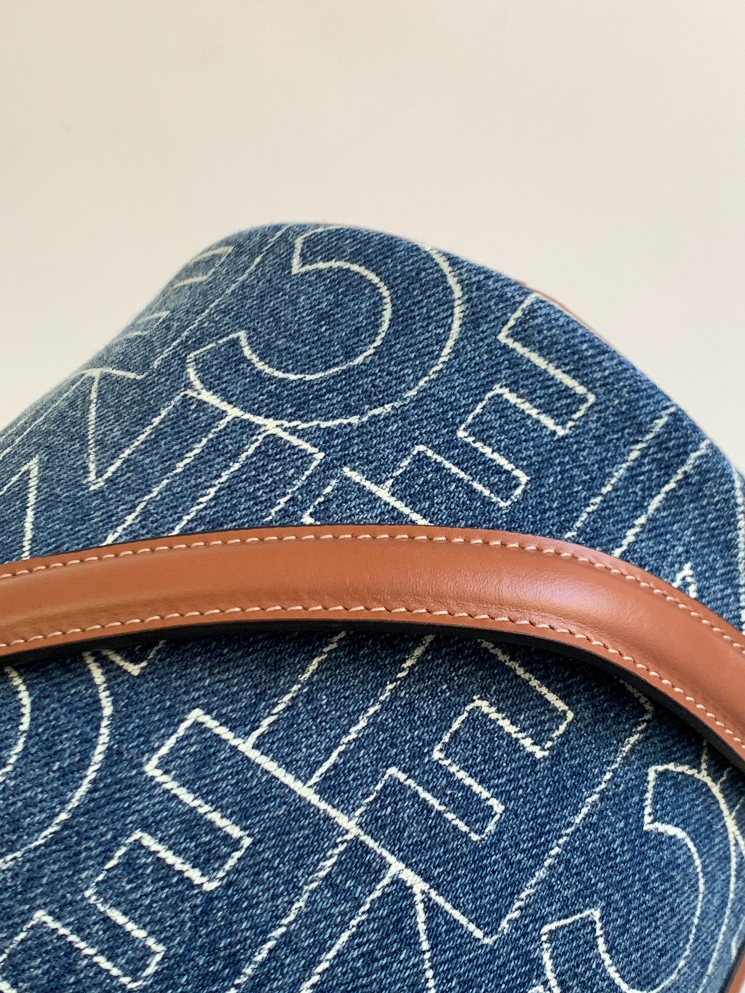Ce**e mini bucket 16
