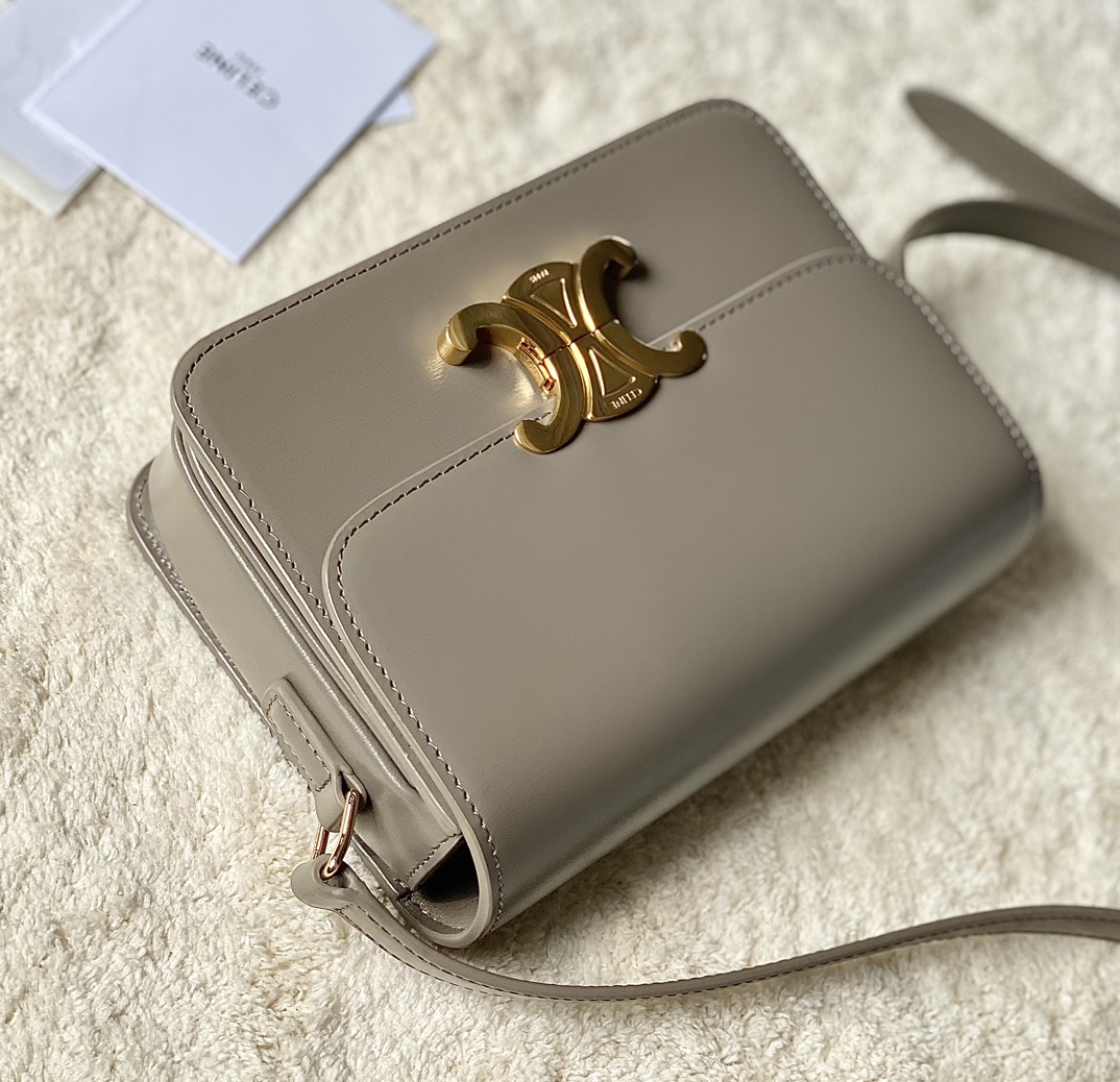 Ce**e teen triomphe bag