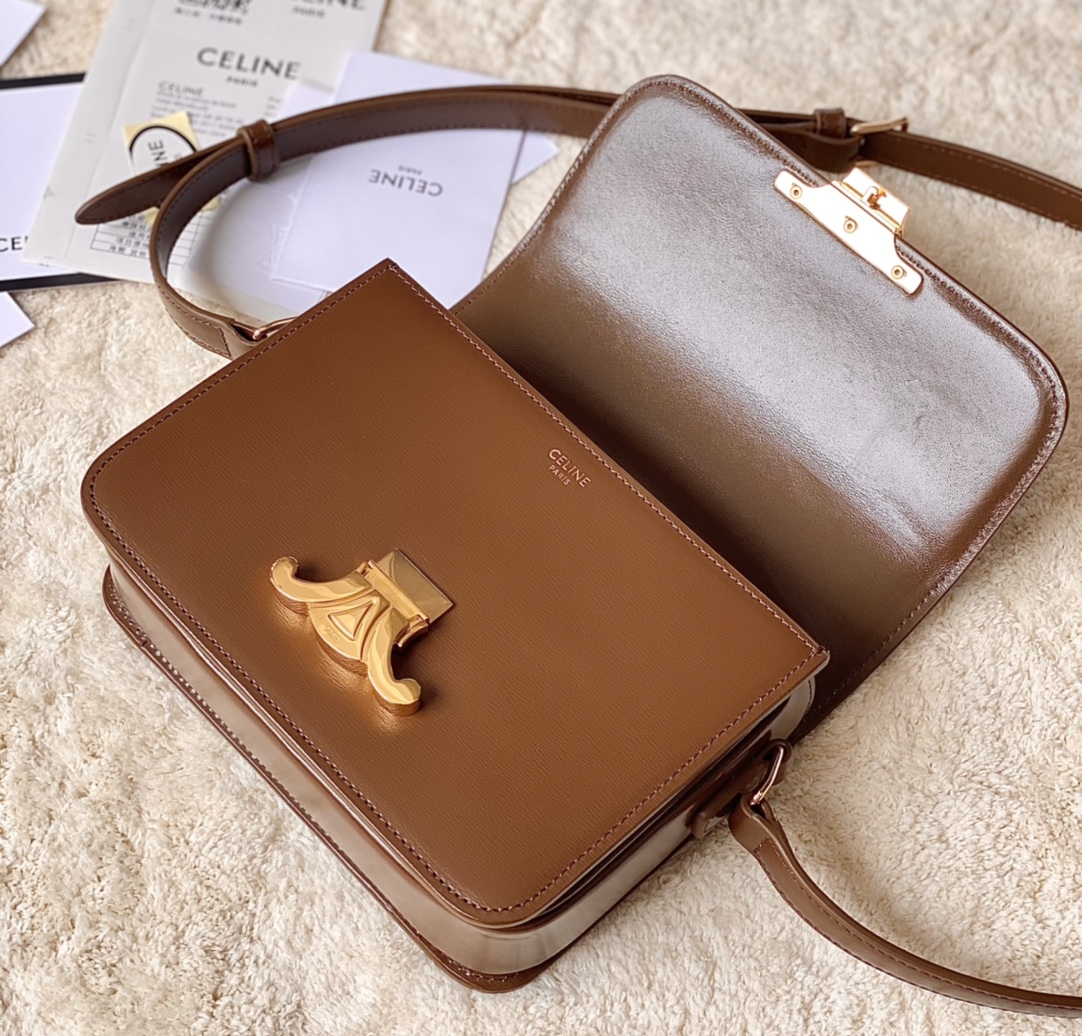 Ce**e teen triomphe bag