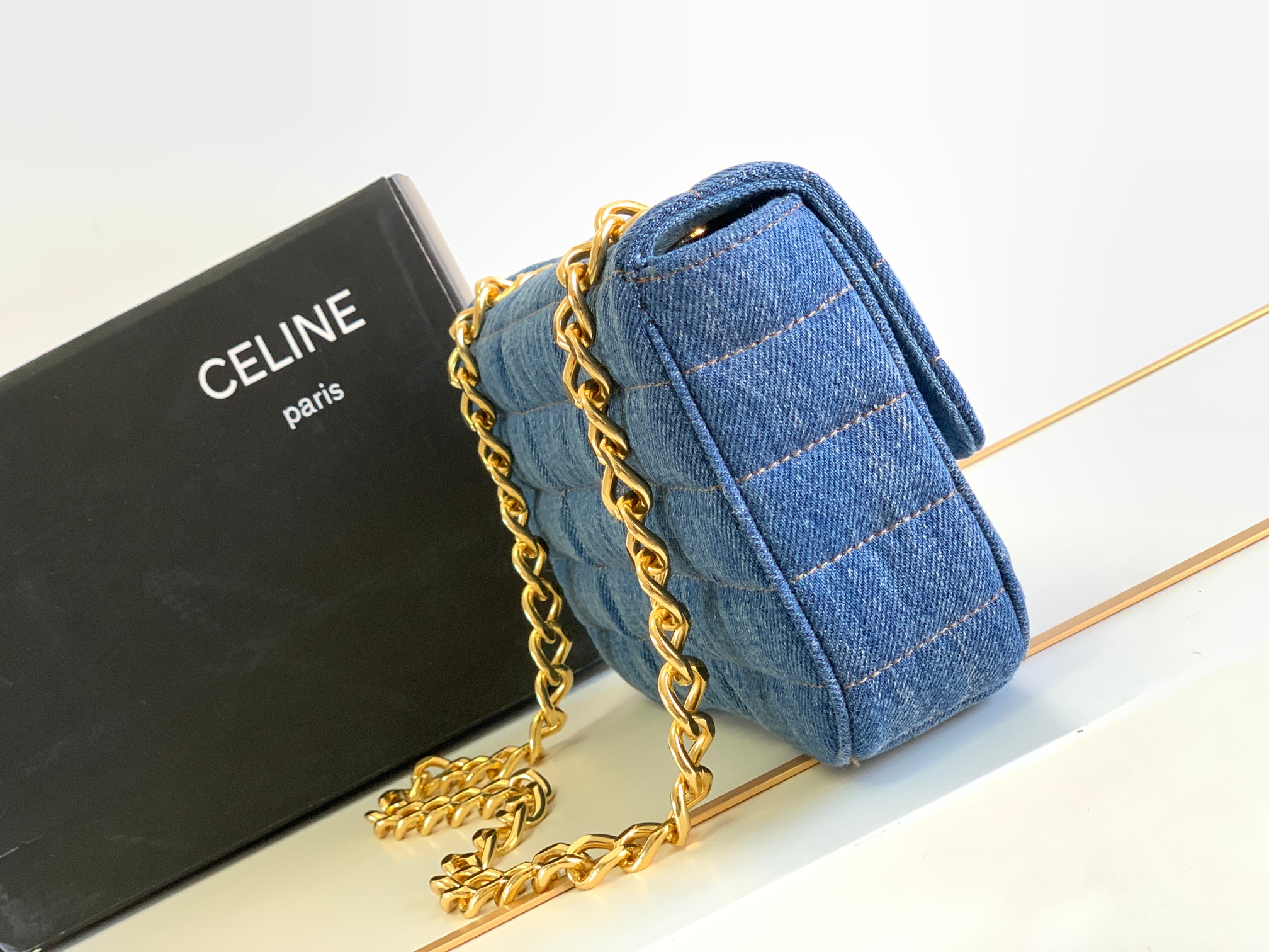 Ce**e chain shoulder bag matelasse monochrome
