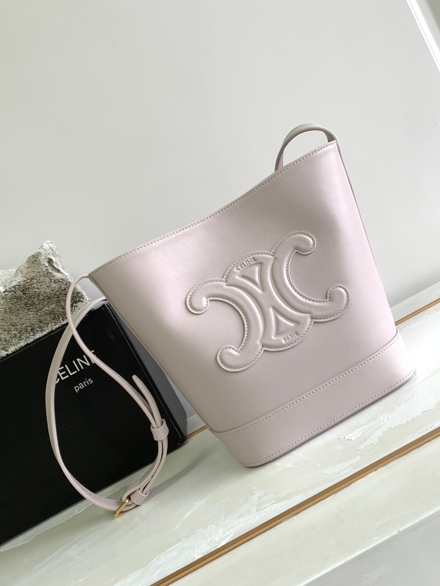 Ce**e small bucket cuir triomphe