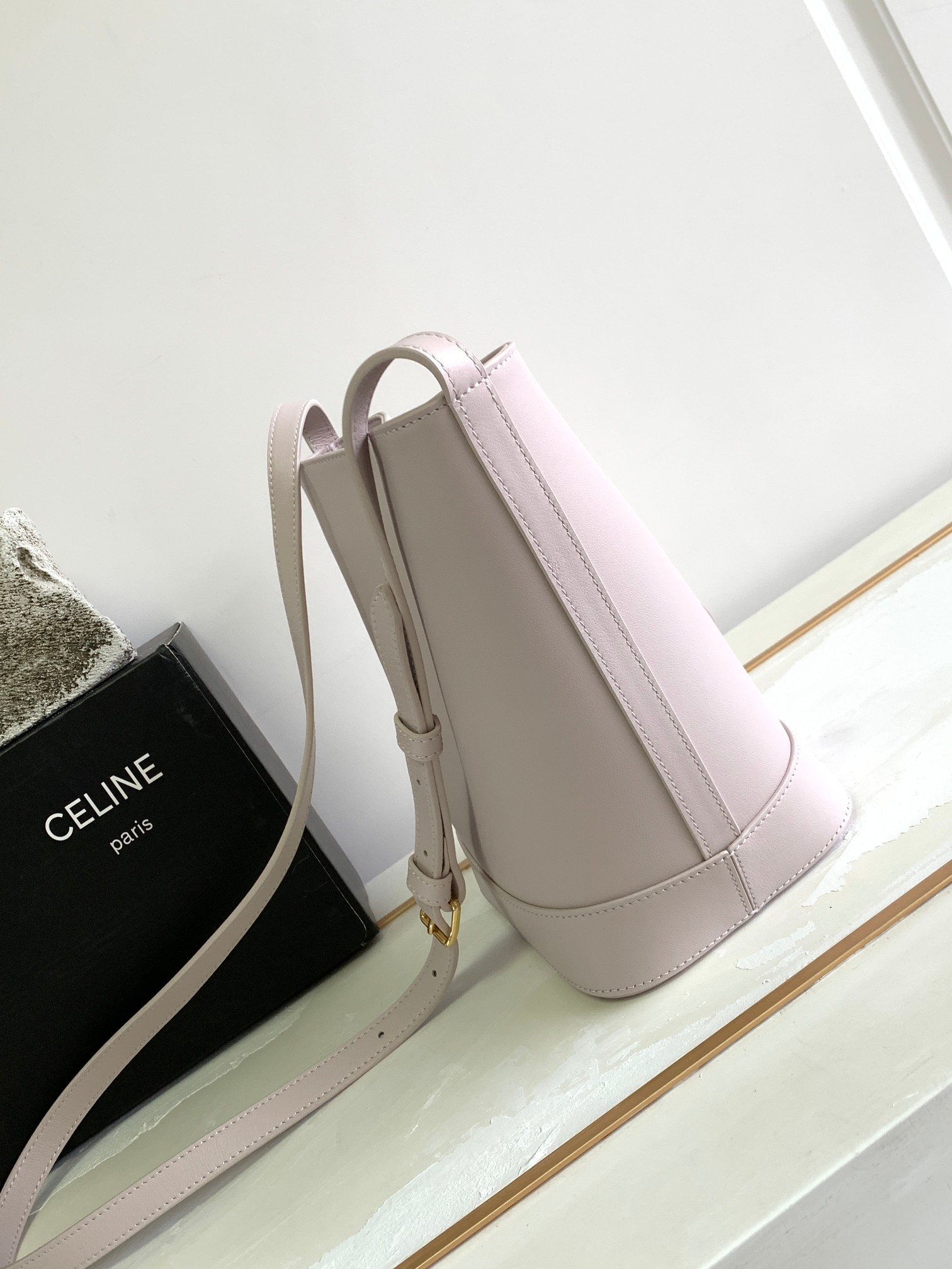 Ce**e small bucket cuir triomphe