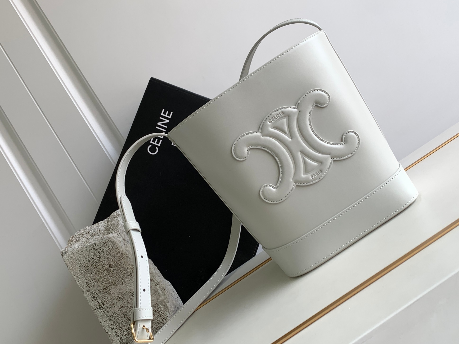 Ce**e small bucket cuir triomphe