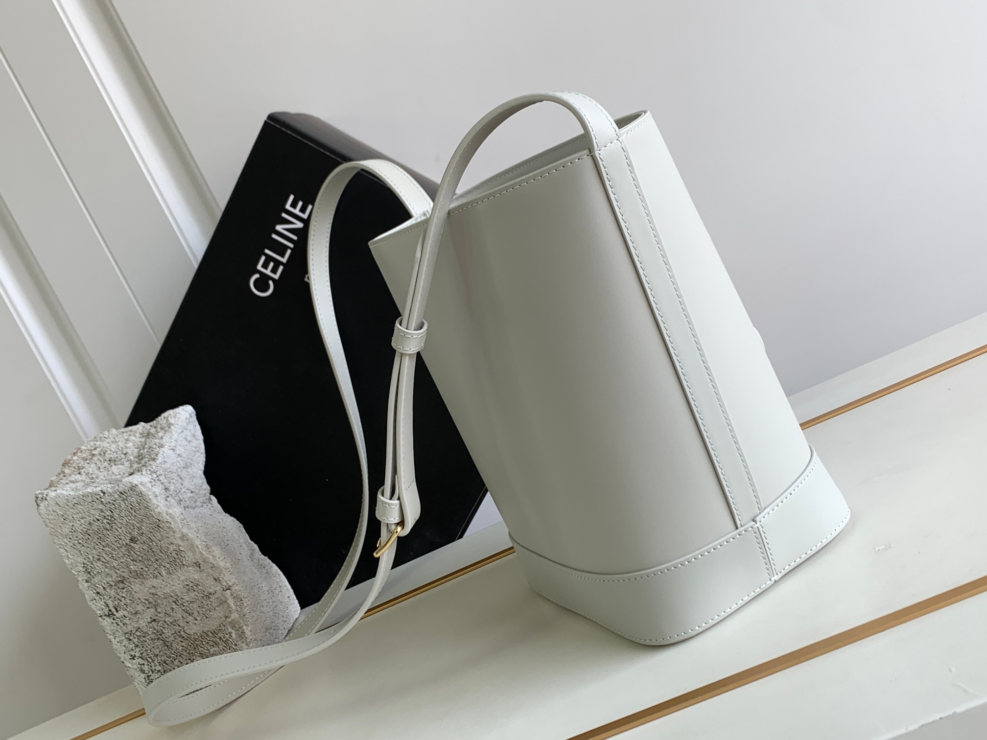 Ce**e small bucket cuir triomphe
