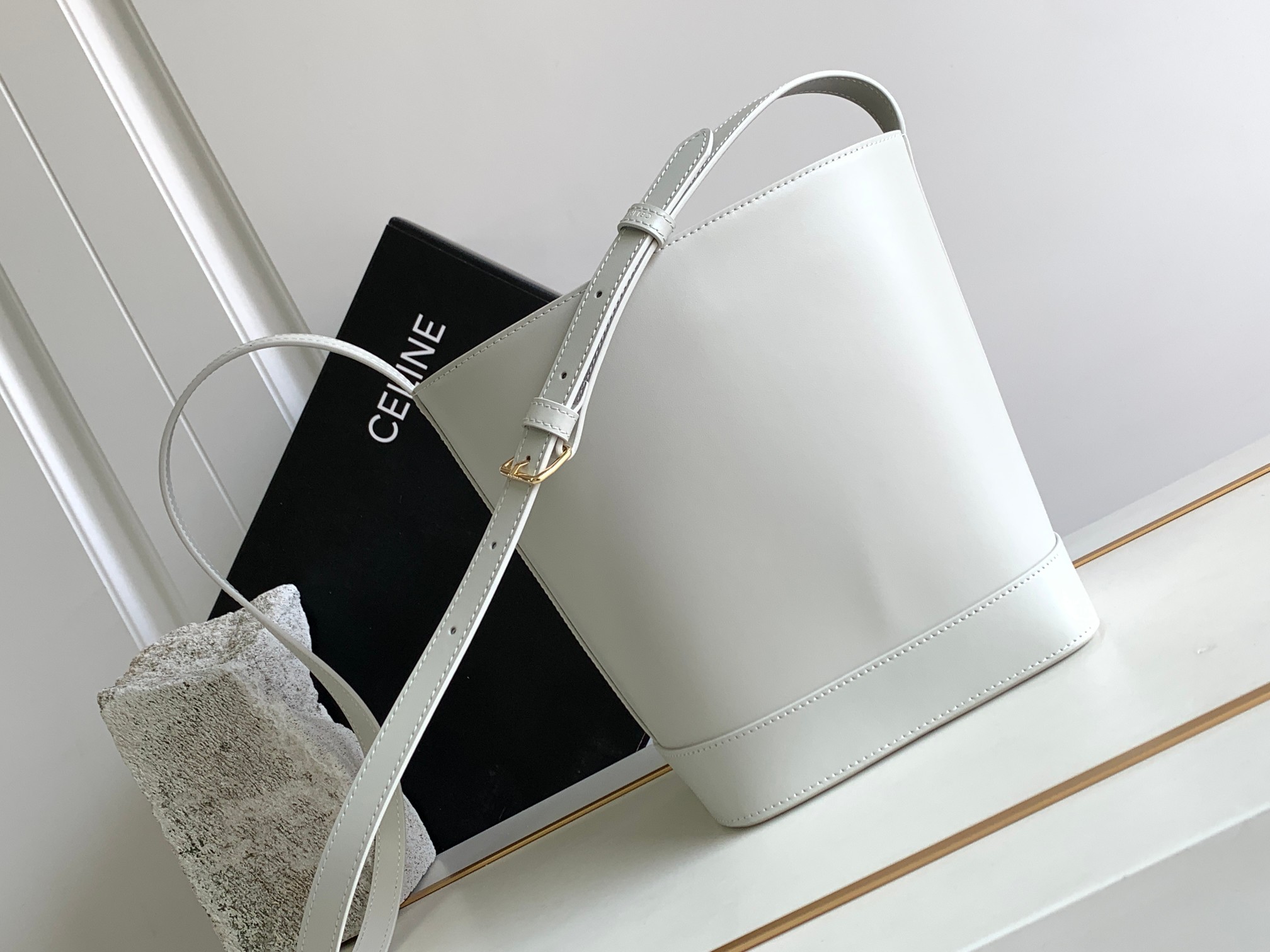 Ce**e small bucket cuir triomphe