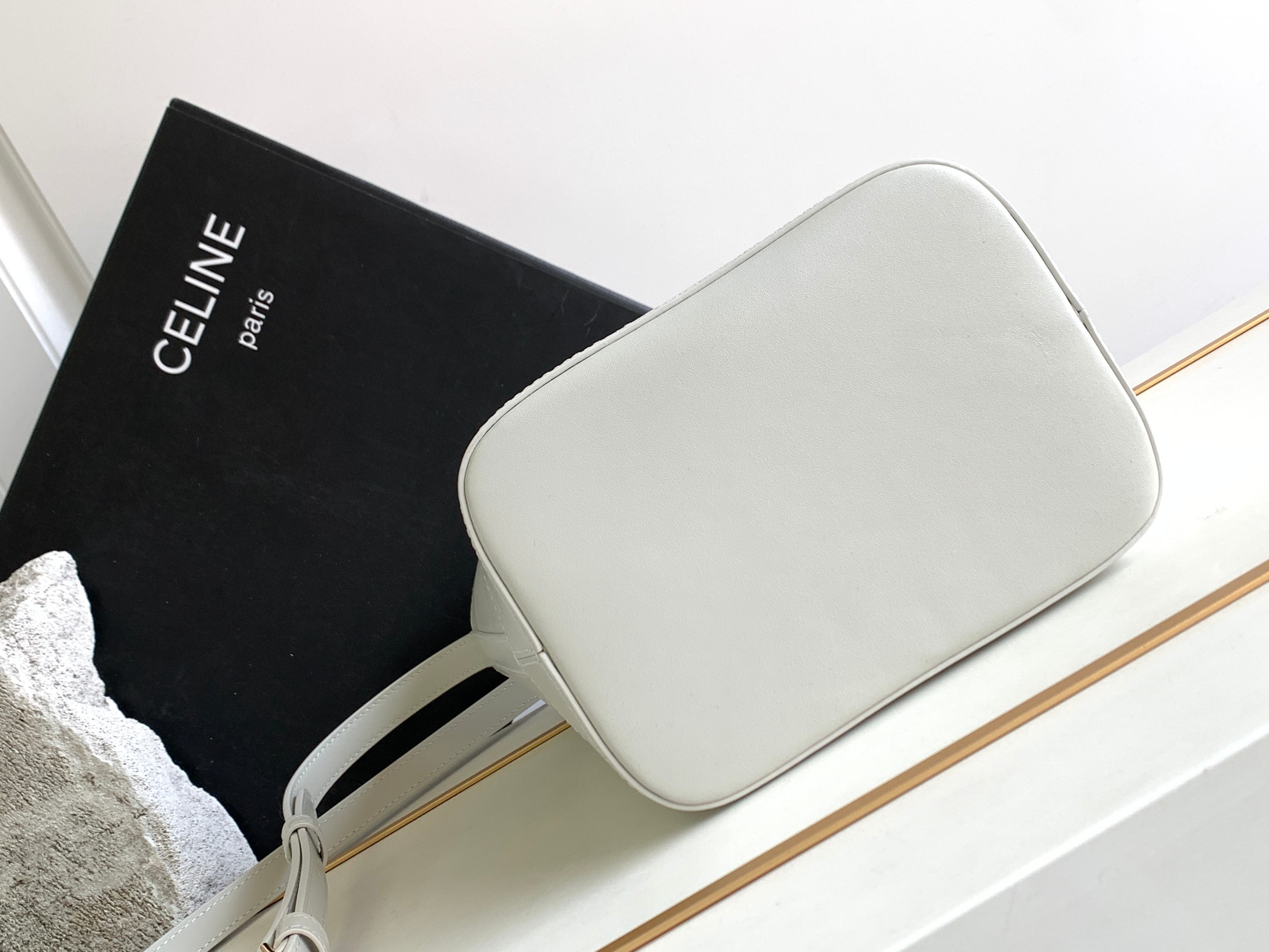 Ce**e small bucket cuir triomphe