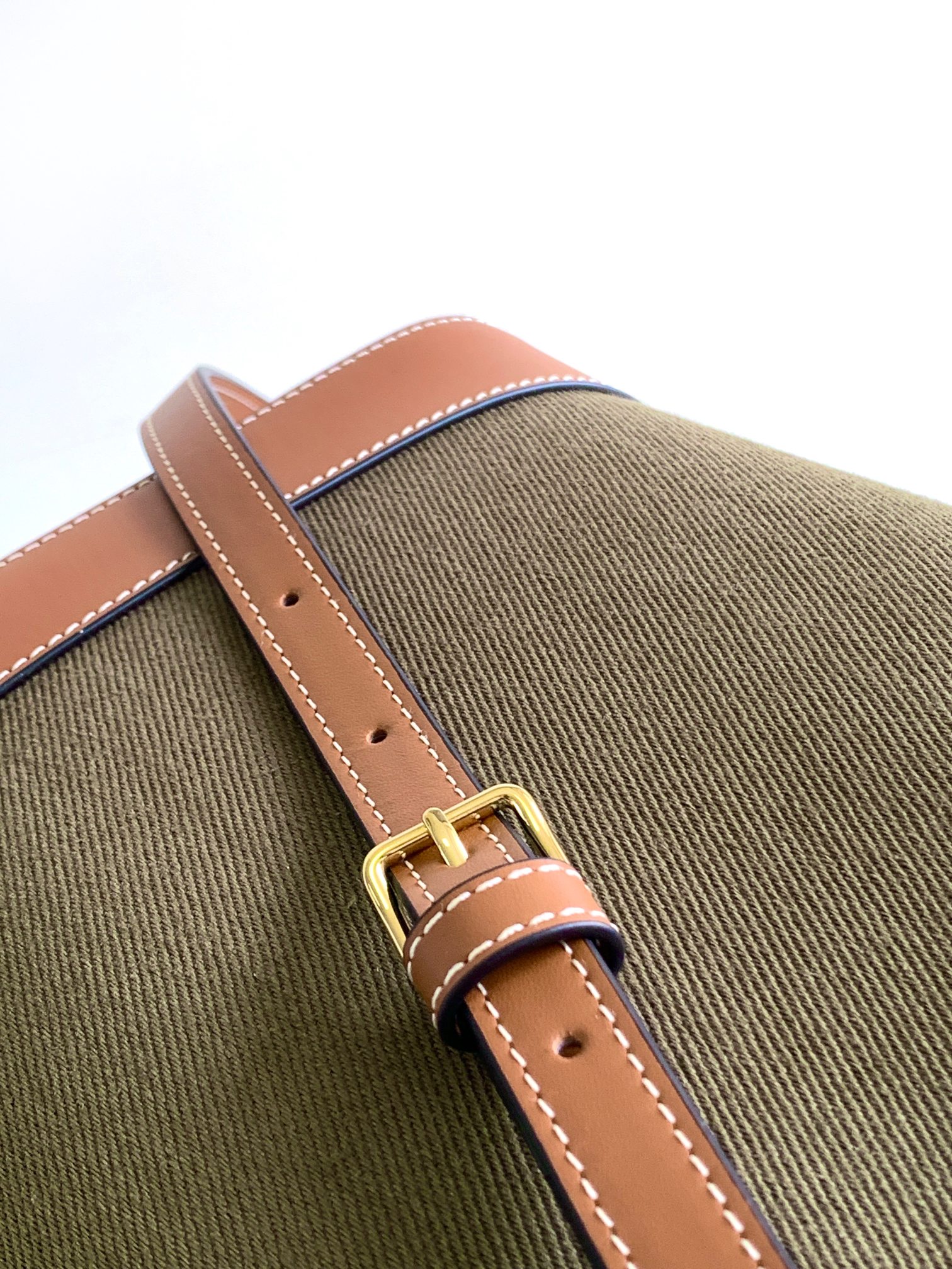 Ce**e small bucket cuir triomphe